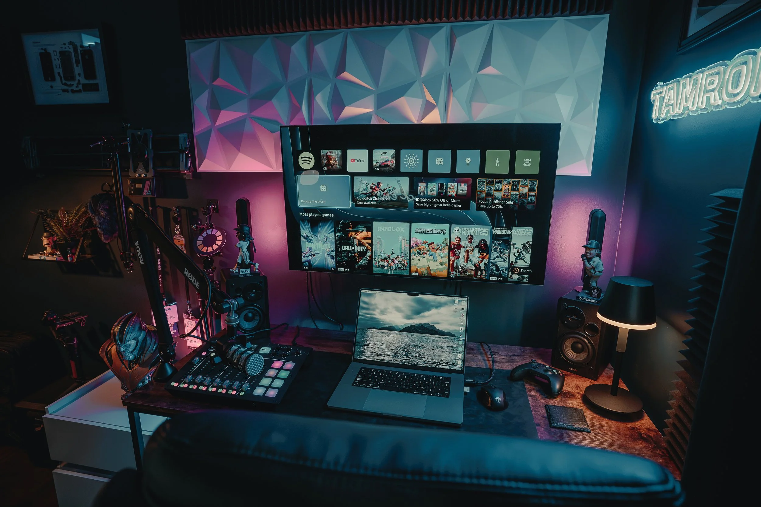Ian Jones' Pittsburgh photography studio setup featured in his MakerStations workspace profile.