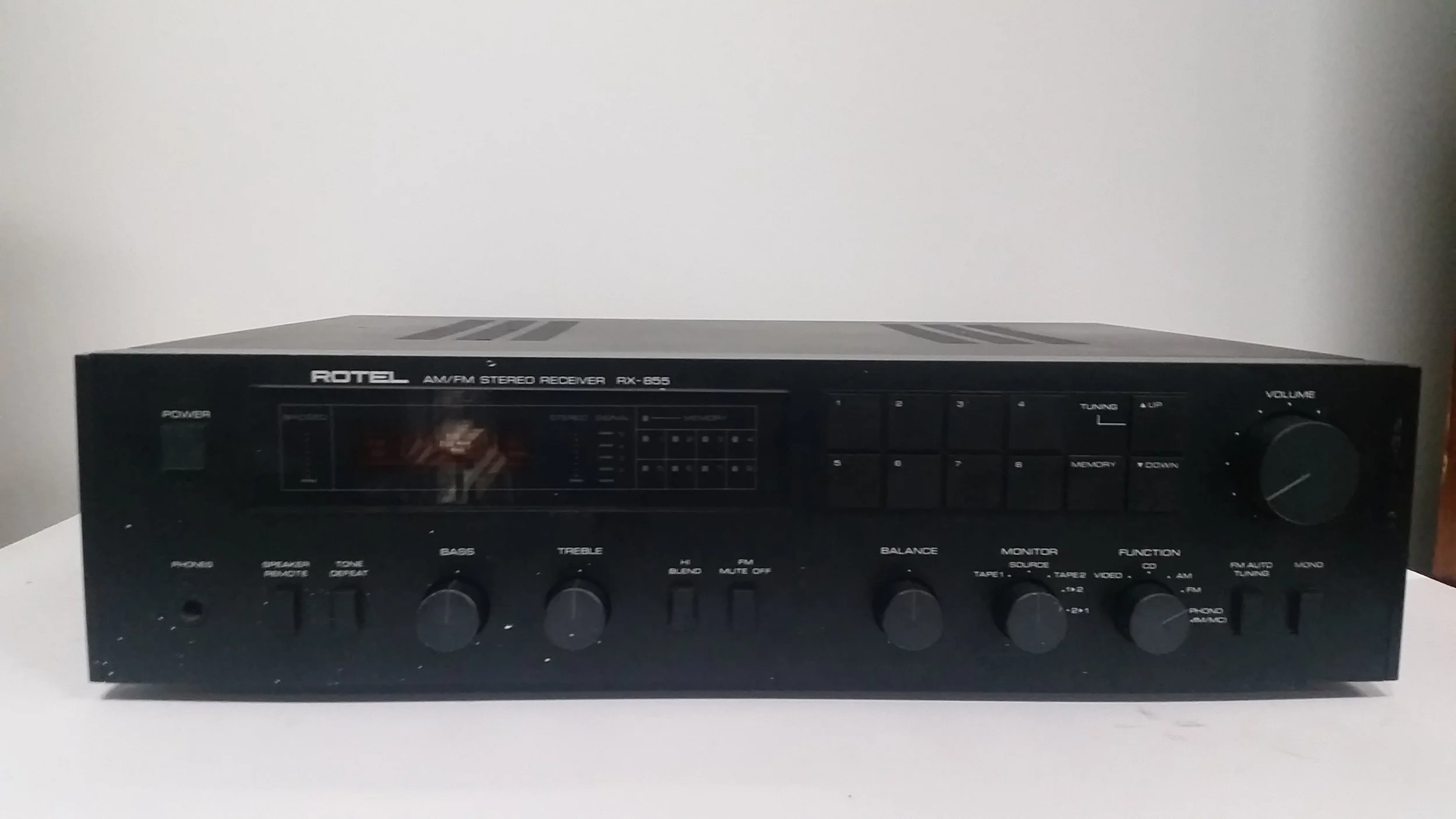 Rotel RX-855 am/fm Stereo Receiver Specifications Power output: 50 watts per channel into 8Ω (stereo) Frequency response: 20Hz to 30kHz Total harmonic distortion: 0.03% Damping factor: 280 Input sensitivity: 0.2mV (MC), 2.5mV (MM), 150mV (line) Signal to noise ratio: 70dB (MC), 80dB (MM), 102dB (line) Speaker load impedance: 4Ω to 16Ω Dimensions: 430 x 117 x 340mm Weight: 11.5kg Has a few scuff and marks $265