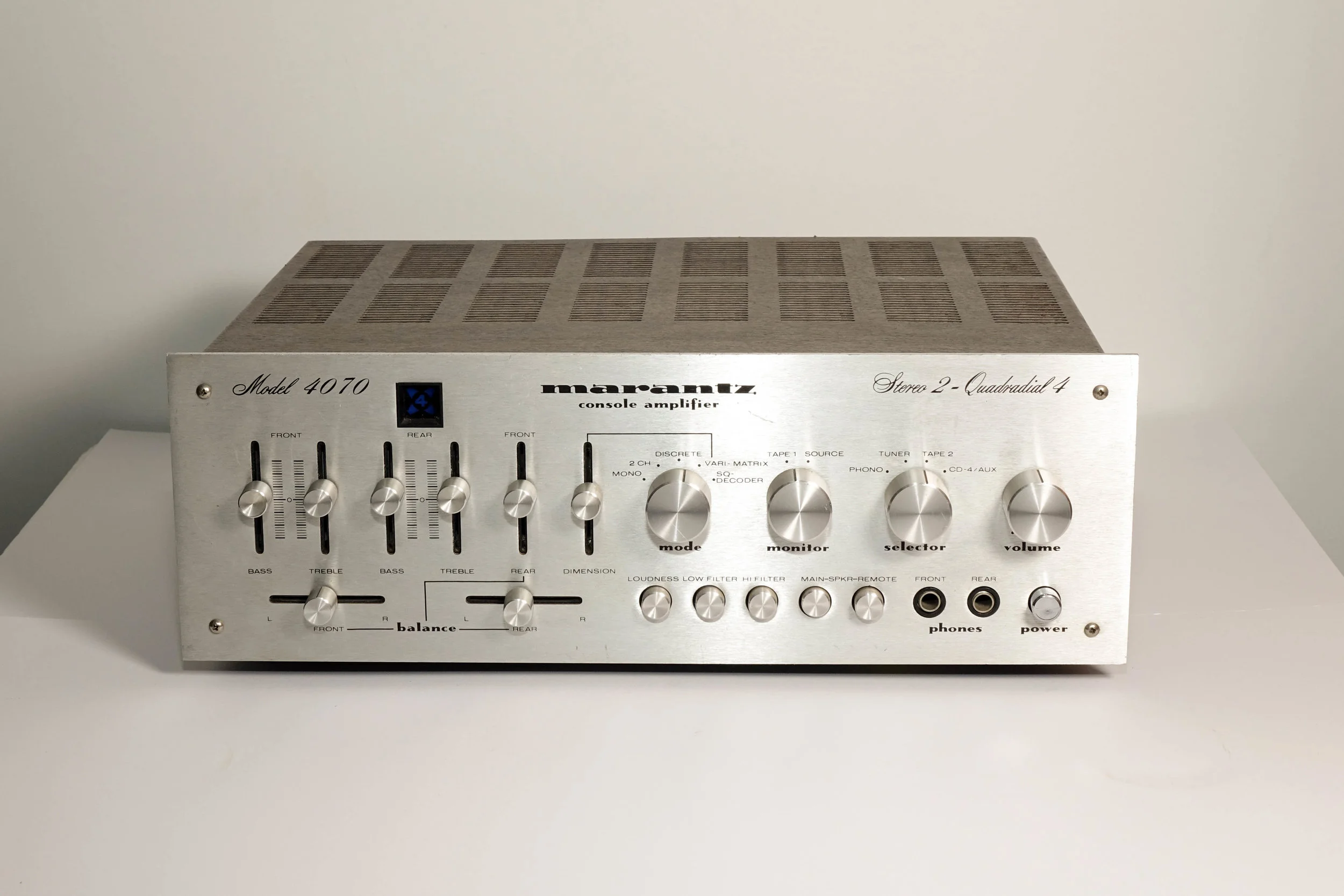 Marantz 4070 Specifications Power output: 15W/ch into 8Ω (quadraphonic) Frequency response: 40Hz to 20kHz Total harmonic distortion: 0.9% Damping factor: 45 Input sensitivity: 2.2mV (MM), 150mV (line) Speaker load impedance: 4Ω to 16Ω Dimensions: 14-11/64 x 4-23/32 x 11-1/32 inches Weight: 21.1lbs