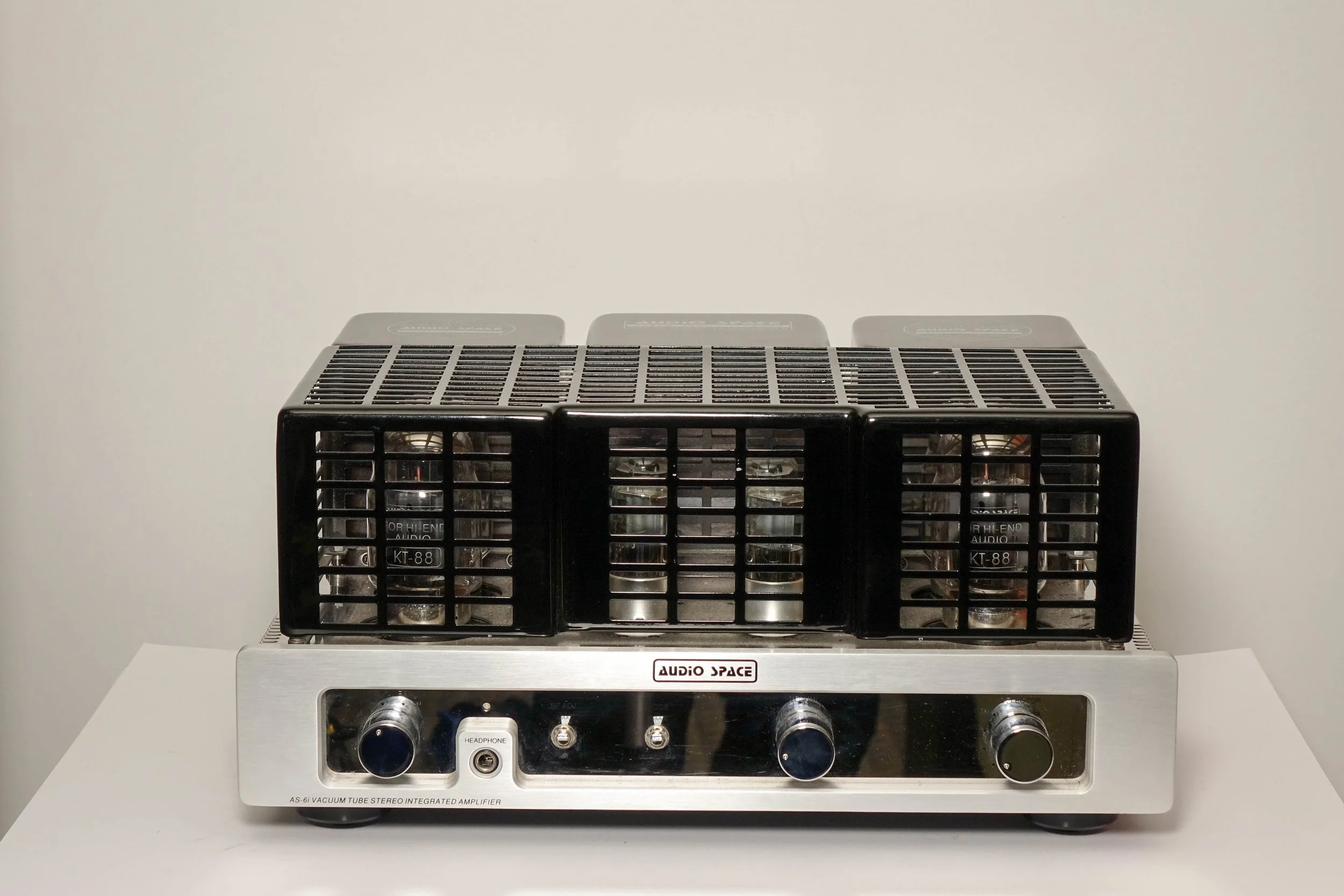 Audio Space AS 6i Outstanding Features Rugged stainless steel chassis High quality EI transformers and components Switching between ultra-linear and triode Switching between high and low negative feedback Headphone jack Innovative tube circuitry with choke coil Specifications Output Power: 2 x 24W (Triode – Class AB Push-Pull) 2 x 48W (Ultralinear – Class AB Push-Pull) Output Impedance: 4, 8 ohm Input: Single-ended RCA x 4 Vacuum Tubes: 2 x 6N9P (6SL7 or ECC35) 2 x 6N8P (6SN7 or ECC32) 4 x KT88 (6550 or KT100) Dimensions (W x H x D): 400 x 190 x 300 mm Net weight: 22 kg