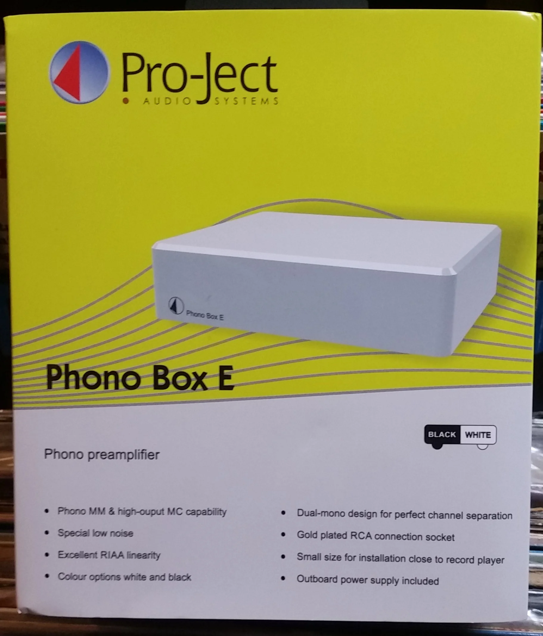 Pro-ject Phono Box E Pre-Amplifier MM/MC Phono preamp with line output Preamplifier for MM or MC with switch on rear panel NEW! „green“ DC power supply (<1watt standby power) Precise RIAA equalisation Low noise ICs Output stage with ultra-low impedance Gold-plated RCA sockets Small size for installation near record player Brand New $125 Each