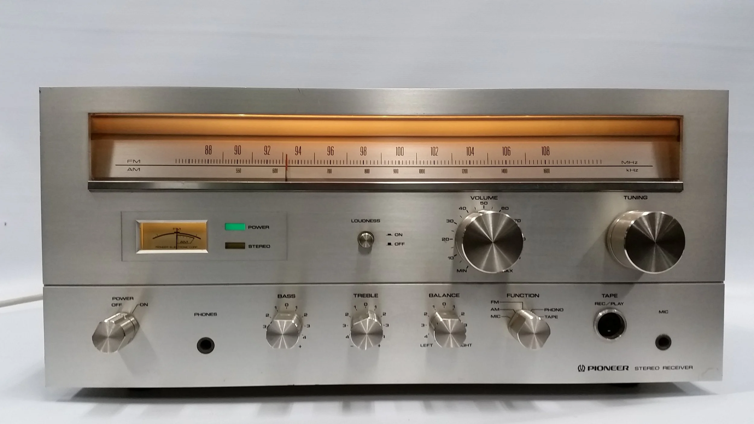 Pioneer Rondo 3000X/YA Stereo Receiver $295 Sought after model in very good condition Specifications: Power output: 18 watts Input sensitivity: 2.5mV (phono), 16mV (mic), 150mV (aux, tape) Tuner: AM/FM Speaker output: 8 ohms Weight: 6.4kg
