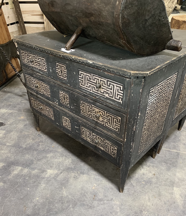 Exquisite chest of drawers from Spain, 19th Century.