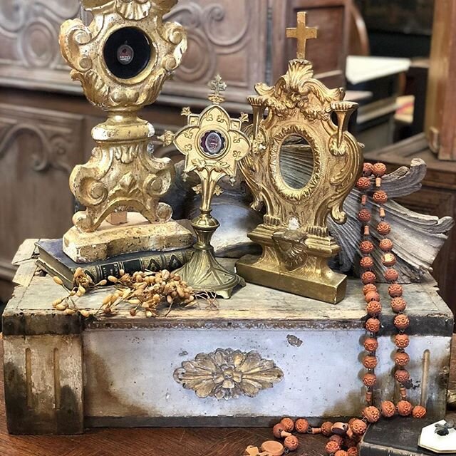 Visit Market Hill in Round Top this weekend for the 237 Pop Up Show! We will be open 10 a.m. &ndash; 6 p.m. Thursday through Sunday. ⁣⁣⁣⁣
⁣⁣⁣
📸: Sacred Heart (@SacredHeartAntiques)⁣⁣
⁣⁣⁣
Vendors on site this weekend: ⁣⁣⁣⁣
Antica Collection (@Antica_Collection)⁣⁣⁣⁣
Don and Marta Orwig ⁣⁣⁣⁣
Ender Tasci-Elephant Walk (@ElephantWalkAntiques)⁣⁣⁣⁣
Gallery Auctions (@GalleryAuctions)⁣⁣⁣
Nomadic Trading Company (@NomadicTradingCo)⁣⁣⁣
Paul Meyer (@PaulMeyersStudios)⁣⁣⁣⁣
Plaid Veranda Antiques ⁣⁣⁣⁣
ReCoop Designs (@ReCoopDesigns)⁣⁣⁣⁣
Scoville Brown Company (@ScovilleBrownCo)⁣⁣⁣⁣
Shabby Slips (@ShabbySlips)⁣⁣⁣
Susan Horne Antiques ⁣(@SusanHornAntiques)⁣⁣⁣
Sacred Heart (@SacredHeartAntiques)⁣⁣⁣⁣
Woodson Antiques (@WoodsonAntiques)⁣
SVO &ndash; @svoantiques