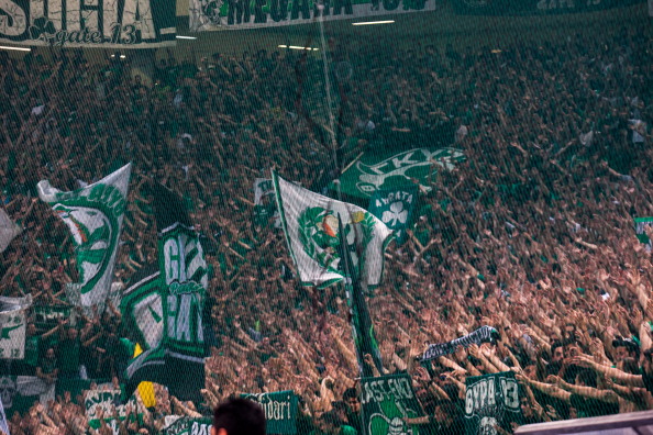 Der er mildest talt også gang i festen, når Panathaikos' basketball-hold er på agendaen. Foto: Getty ImagesAndreas Papakonstantinou/Pacific Press