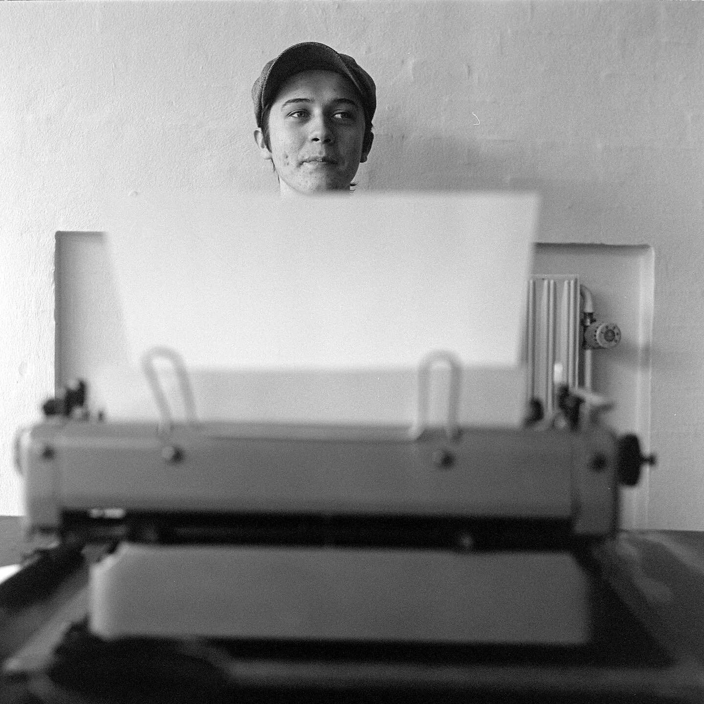 Joakims first day as a publishing editor. #socialentrepreneurs #publiktentreprenörskap #denskabendeby2640 #rolleiflexautomat #rolleiflextessar35 #kodaktrix