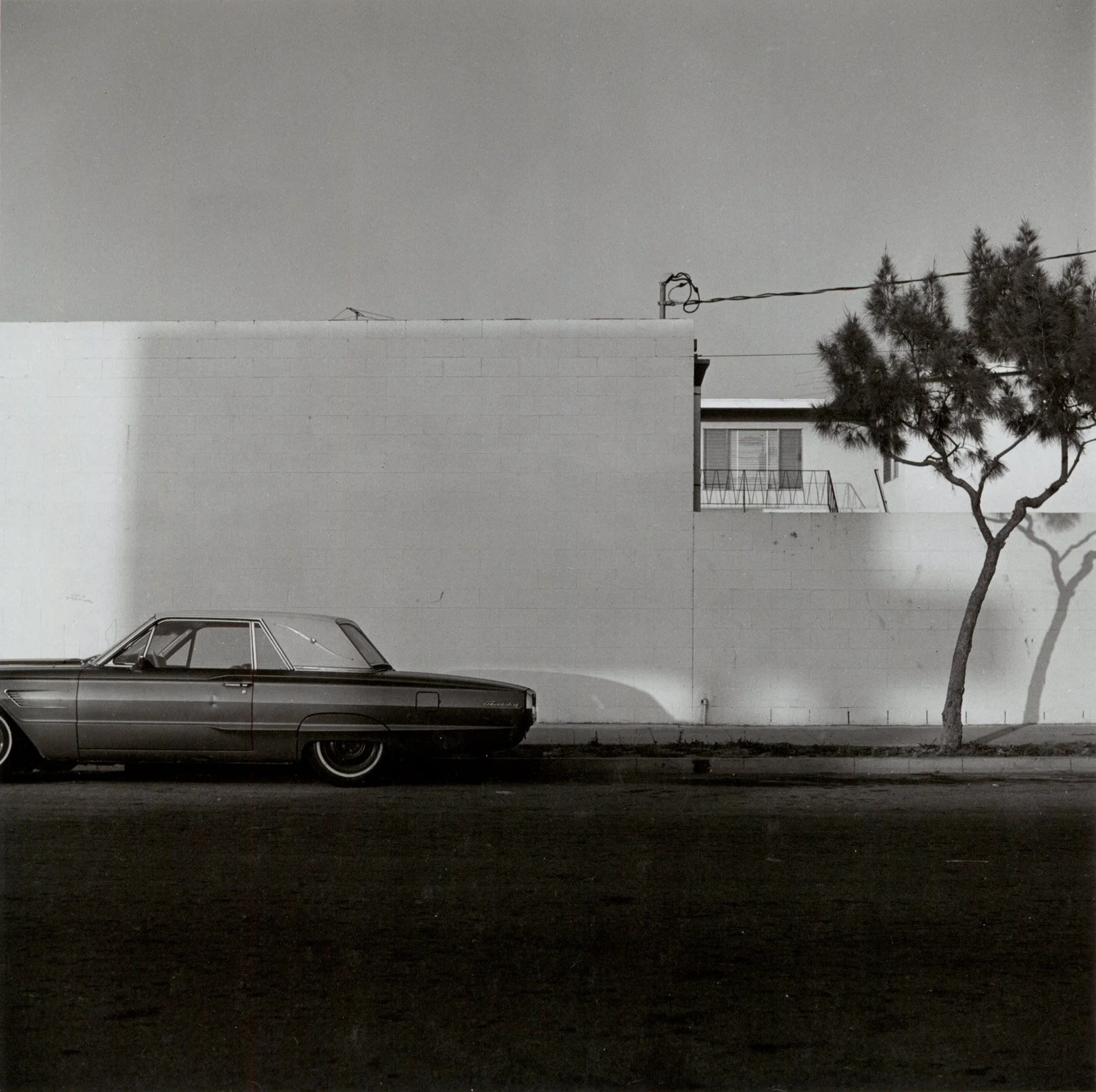   OCEAN PARK, CA  Silbergelatineabzug. 1974. Rückseitig signiert, datiert, betitelt und nummeriert. Auf ' Agfa' . 184 × 184 mm (354 × 279 mm) 