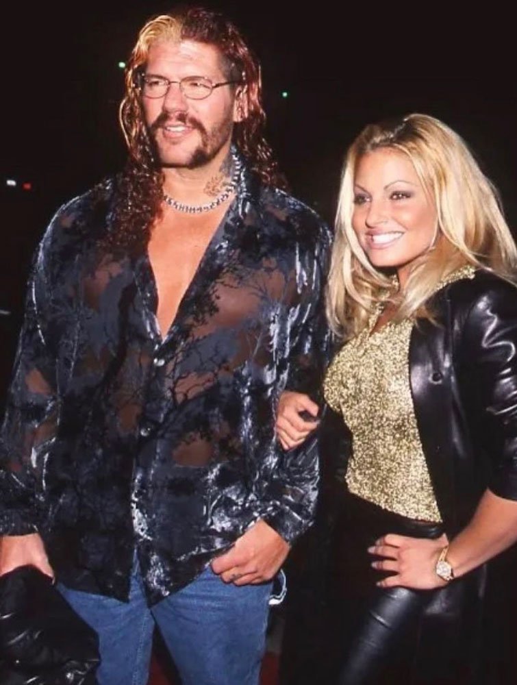 Trish-Stratus-and-Raven.jpg