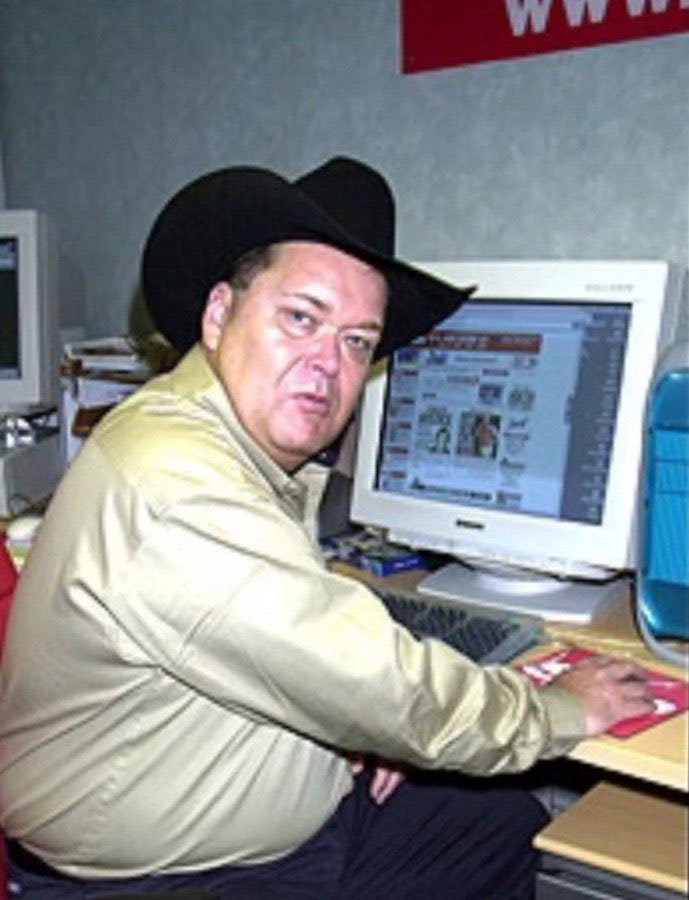 Jim-Ross-on-a-computer.jpg