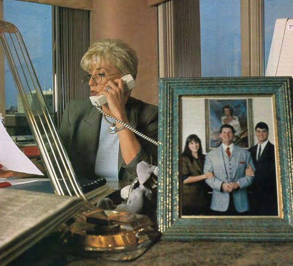 Linda-McMahon-in-her-office-with-family-picture.jpg