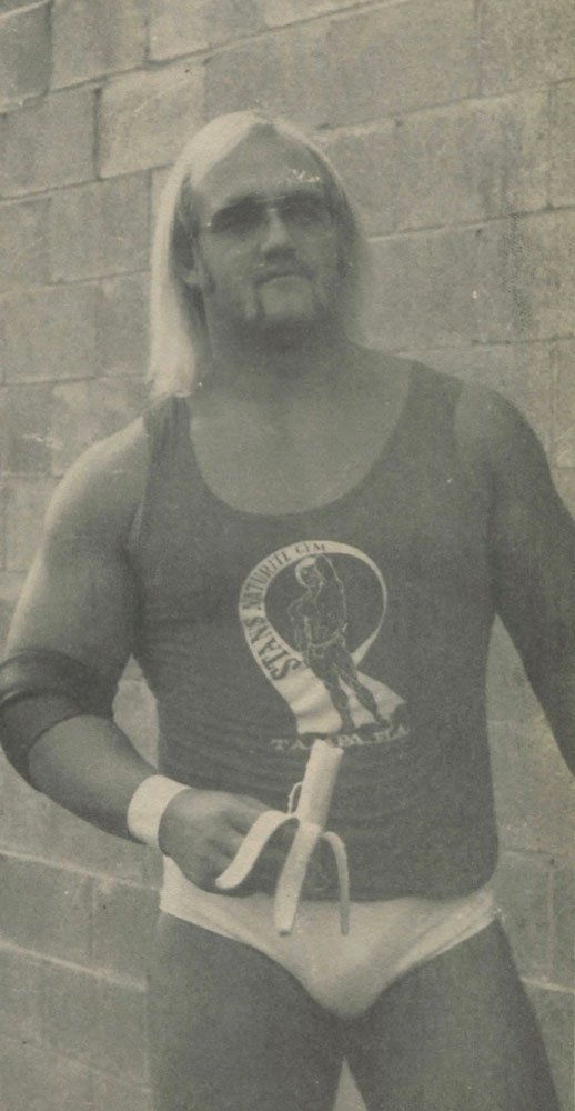 Young-Hulk-Hogan-with-a-banana.jpg