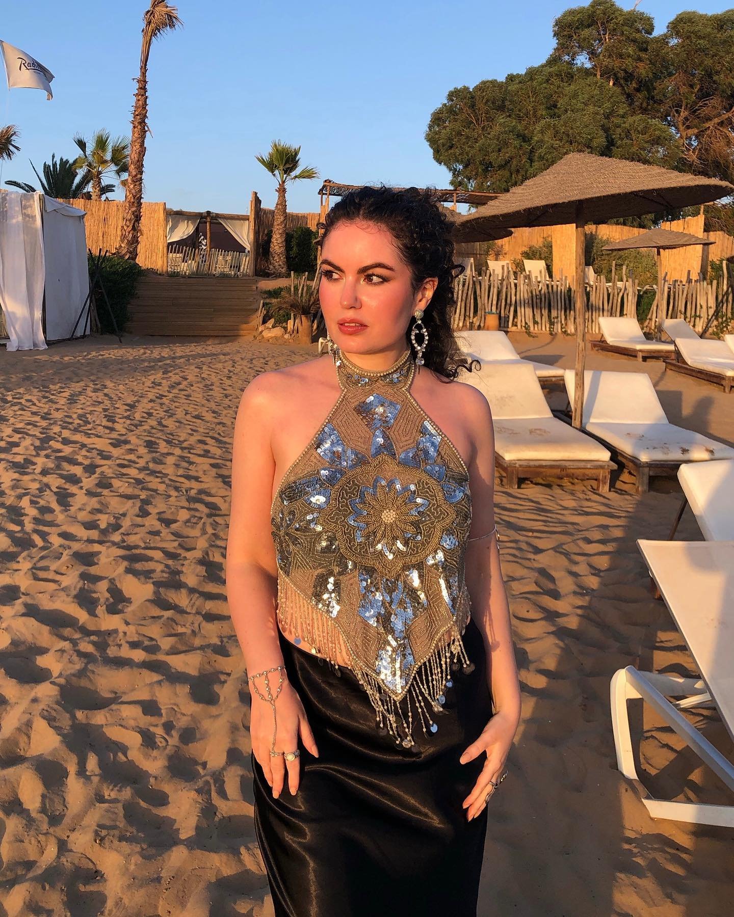 Birthday look part I 🎂 love this thrifted top and the whole look, can&rsquo;t believe this day was more than a week ago ☀️💛

#birthday #virgo #partylook #vintage #thrifted #thrifting #taghazout #agadir #morocco