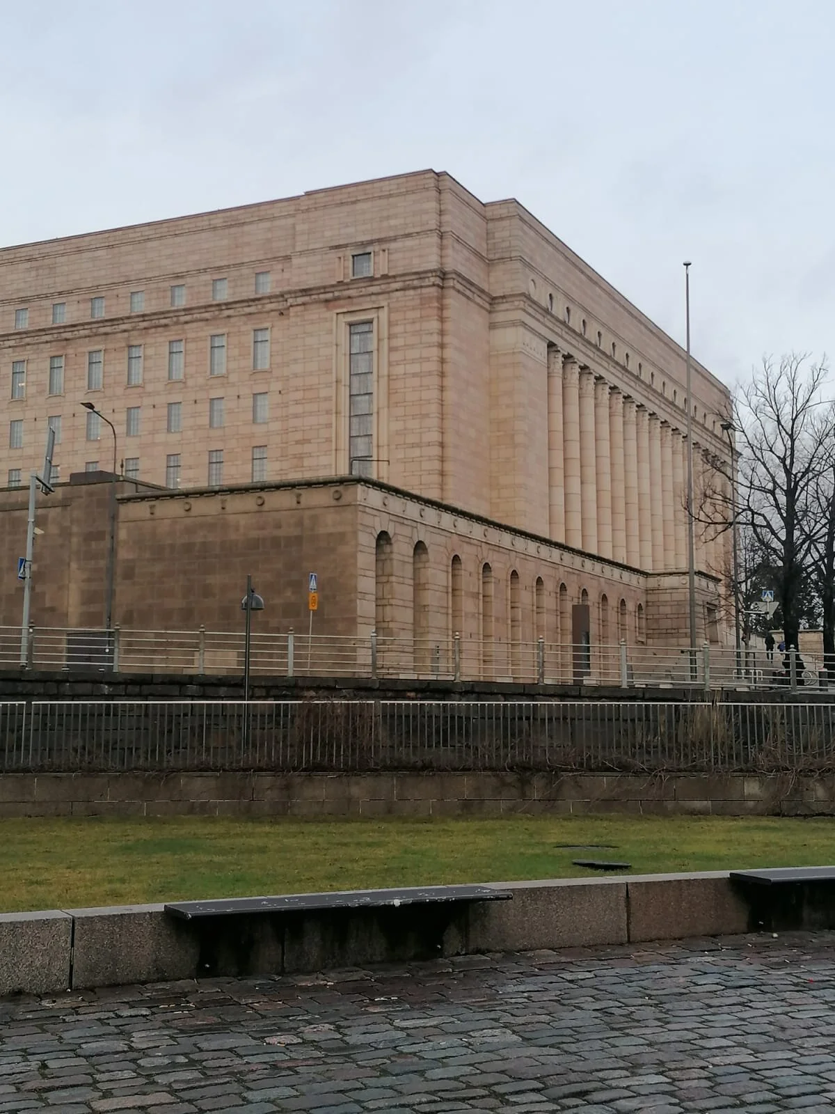 Omilleen asiantuntijan ajatuksia jälkihuollosta eduskuntavierailun jälkeen