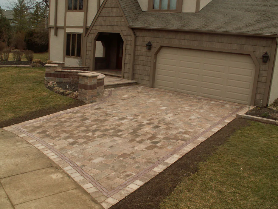 Alden Driveway and Front Entry