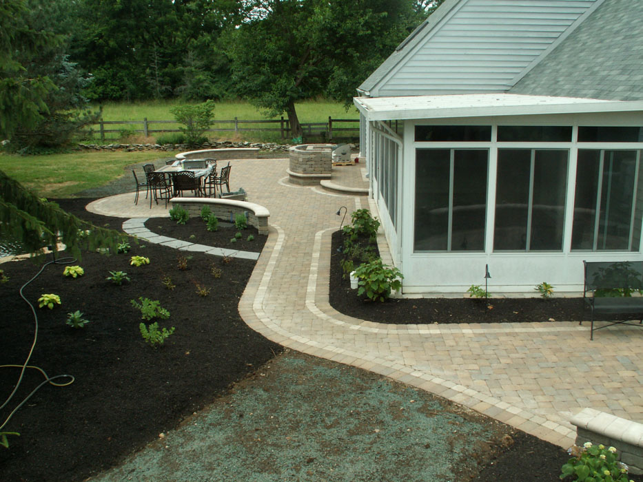 Carbone Walkway to Side Patio
