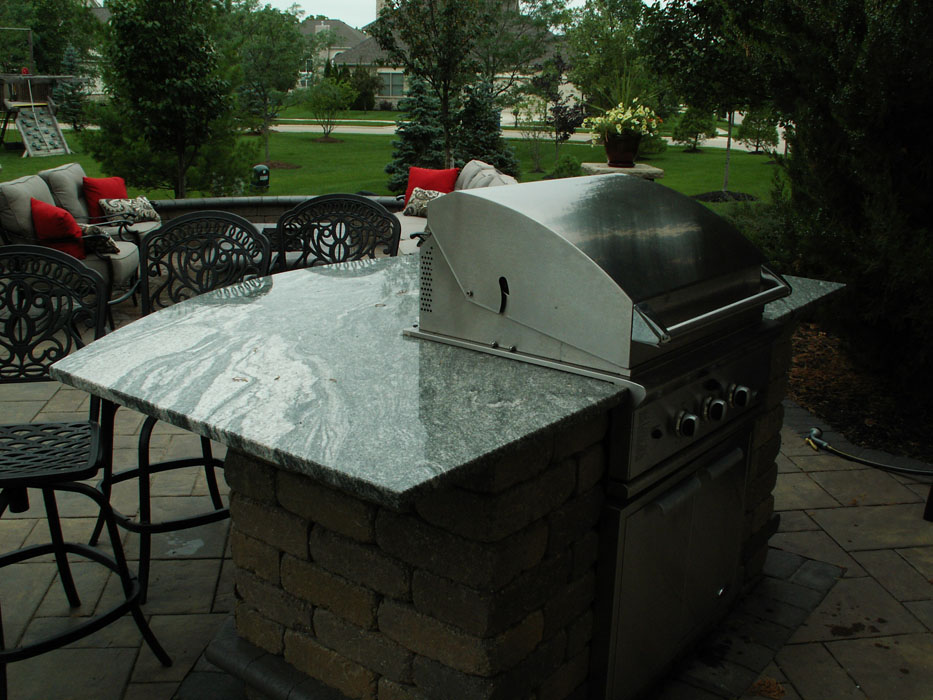 Stimmel Built-In Grill with Barstool Countertop