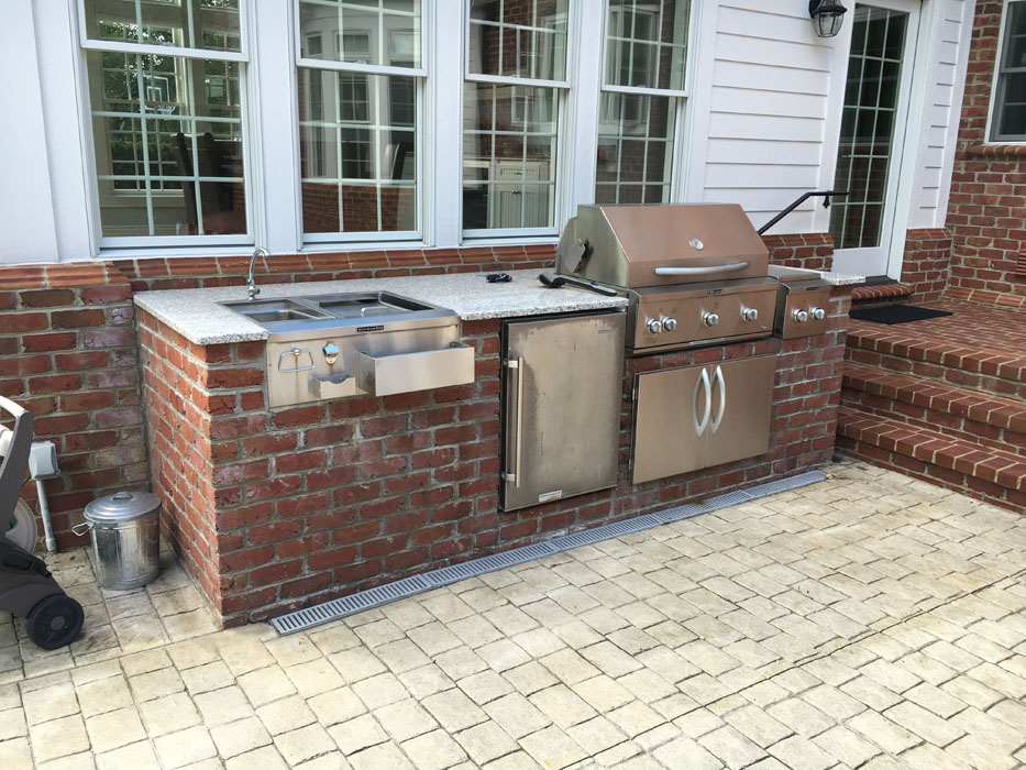 Kemelgore Brick Built-In Grill and Sink
