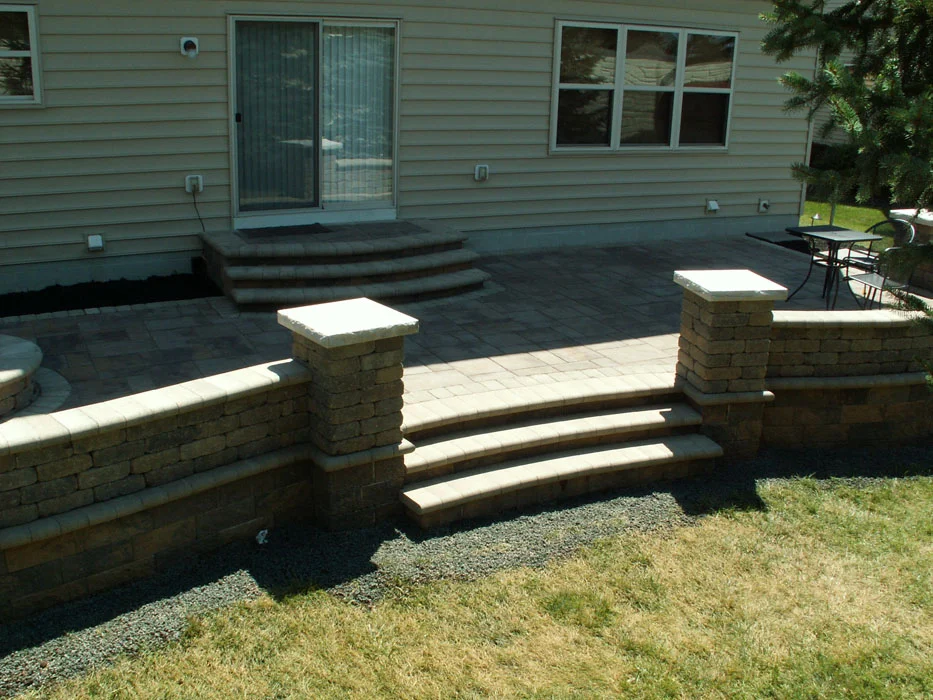 Amawi Steps to Lawn