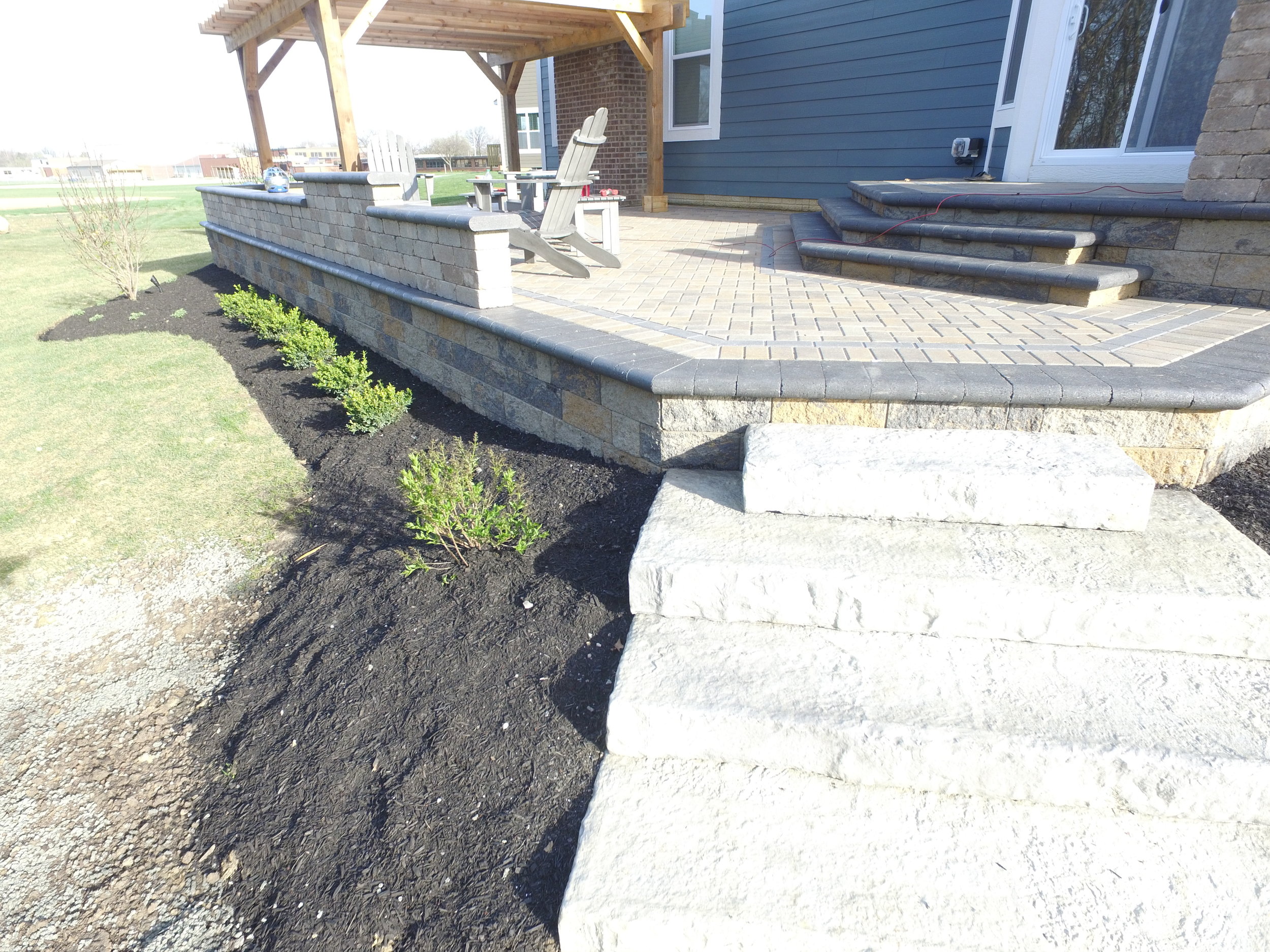Markus Retaining Wall with Seating Walls 