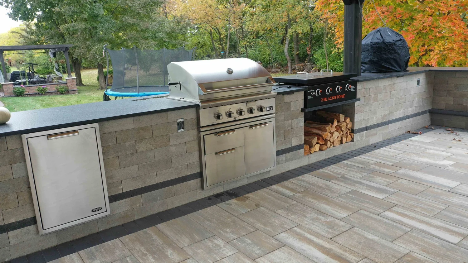 Outdoor Kitchen With Grill And Smoker: Ultimate Backyard BBQ Setup