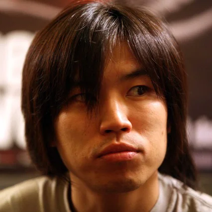 向井康介(脚本家) 徳島県出身。大学在学中に山下敦弘と知り合い、1999「どんてん生活」、2002「ばかのハコ船」、2003「リアリズムの宿」、2005「リンダリンダリンダ」、2006「松ヶ根乱射事件」、2011「マイ・バック・ページ」など、山下監督作において数多くの脚本を共同で執筆。その他、2004「青い車」、2006「神童」、2008「色即ぜねれいしょん」、2012「ふがいない僕は空を見た」など。2013「陽だまりの彼女」にも参加。2007「松ヶ根乱射事件」で第10回菊島隆三賞受賞。2014年より文化庁新進芸術家海外研修制度にて北京に留学。2016年帰国。