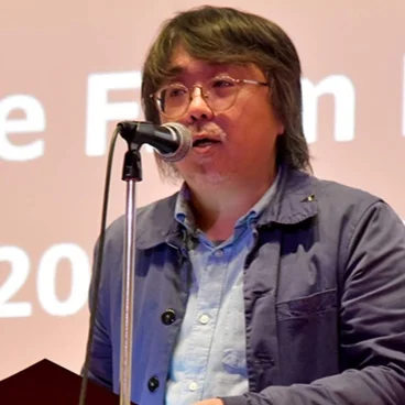 山谷 博( TVプロデューサー) 札幌テレビ放送制作スポーツ局制作部次長、バラエティ番組「熱烈!ホットサンド!」プロデューサー。制作部で多くの番組プロデュースを手掛ける。主に、バラエティ、音楽、旅番組など。映画作品としては『花嫁の手紙』『聞き込み』を初めてプロデュースした。