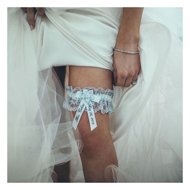 Swipe for when your new husband sees your garter #tayloredtuesday 📸: @rosiecohe