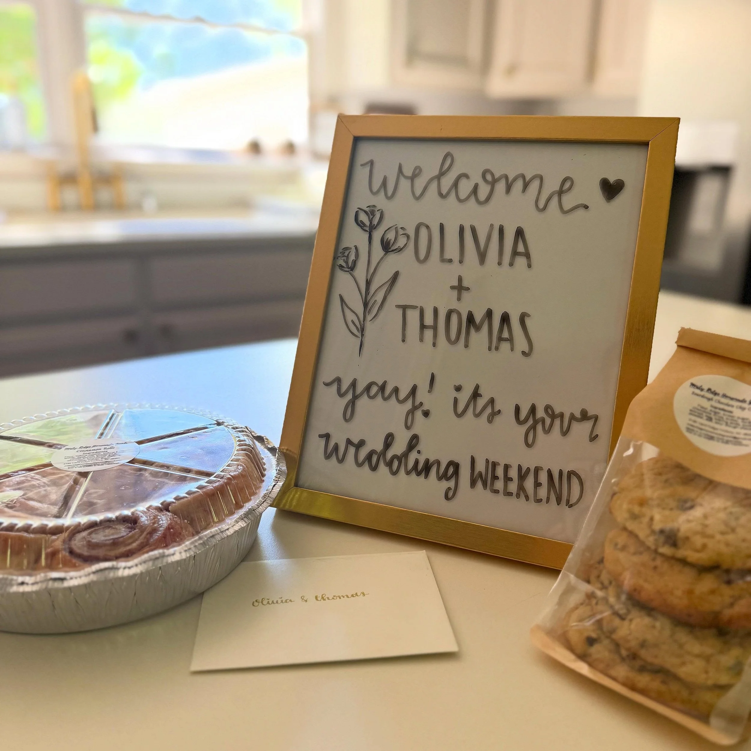 Our first overnight guest stayed at the Manor House this weekend!! We welcomed our bride and groom with little love from a local home baker @mistyridgehomemadegoods ! A pack of sourdough chocolate chip cookies and sour dough cinnamon rolls. 😋 Y&rsqu