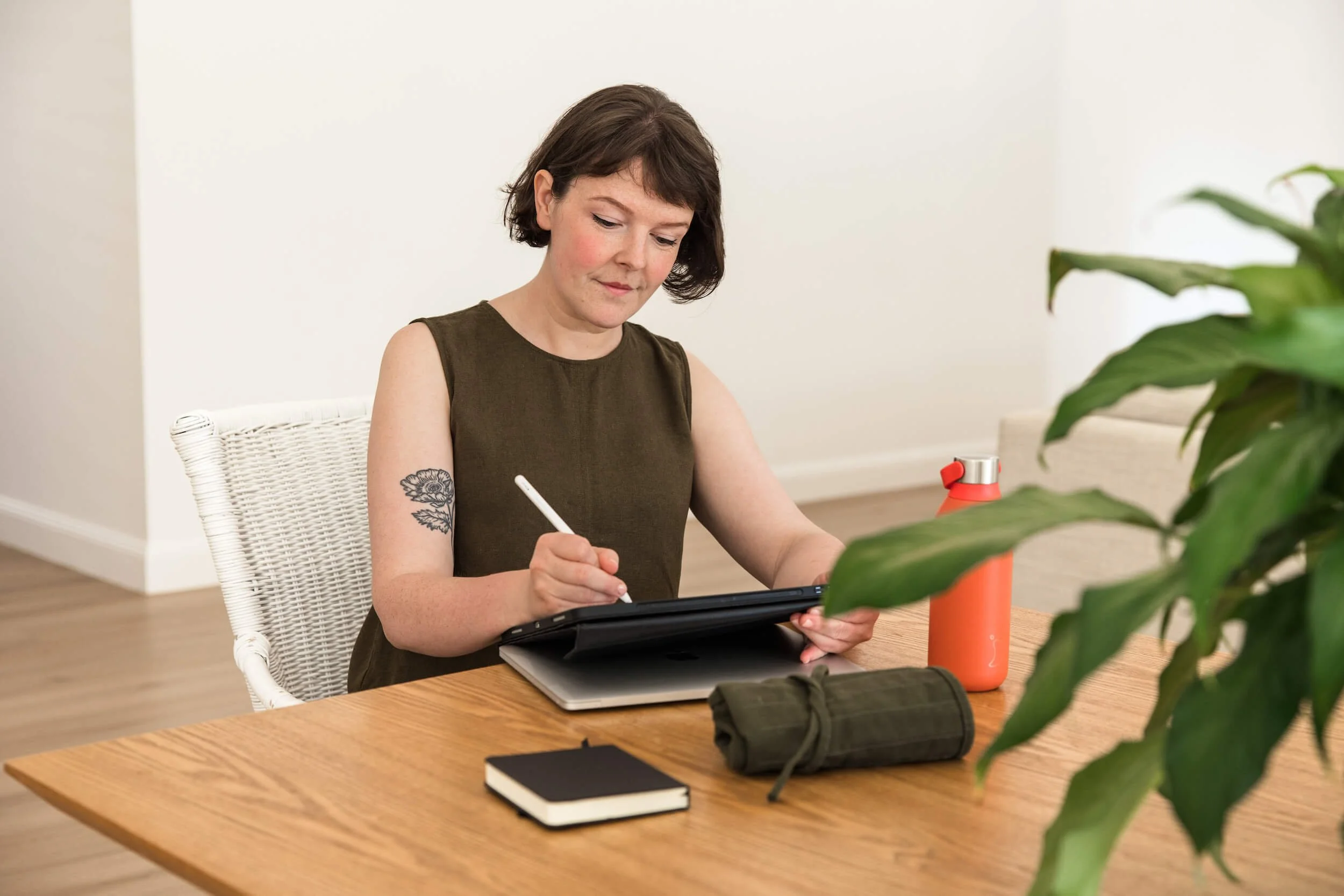 Graphic recorder Katie Chappell at work scribing