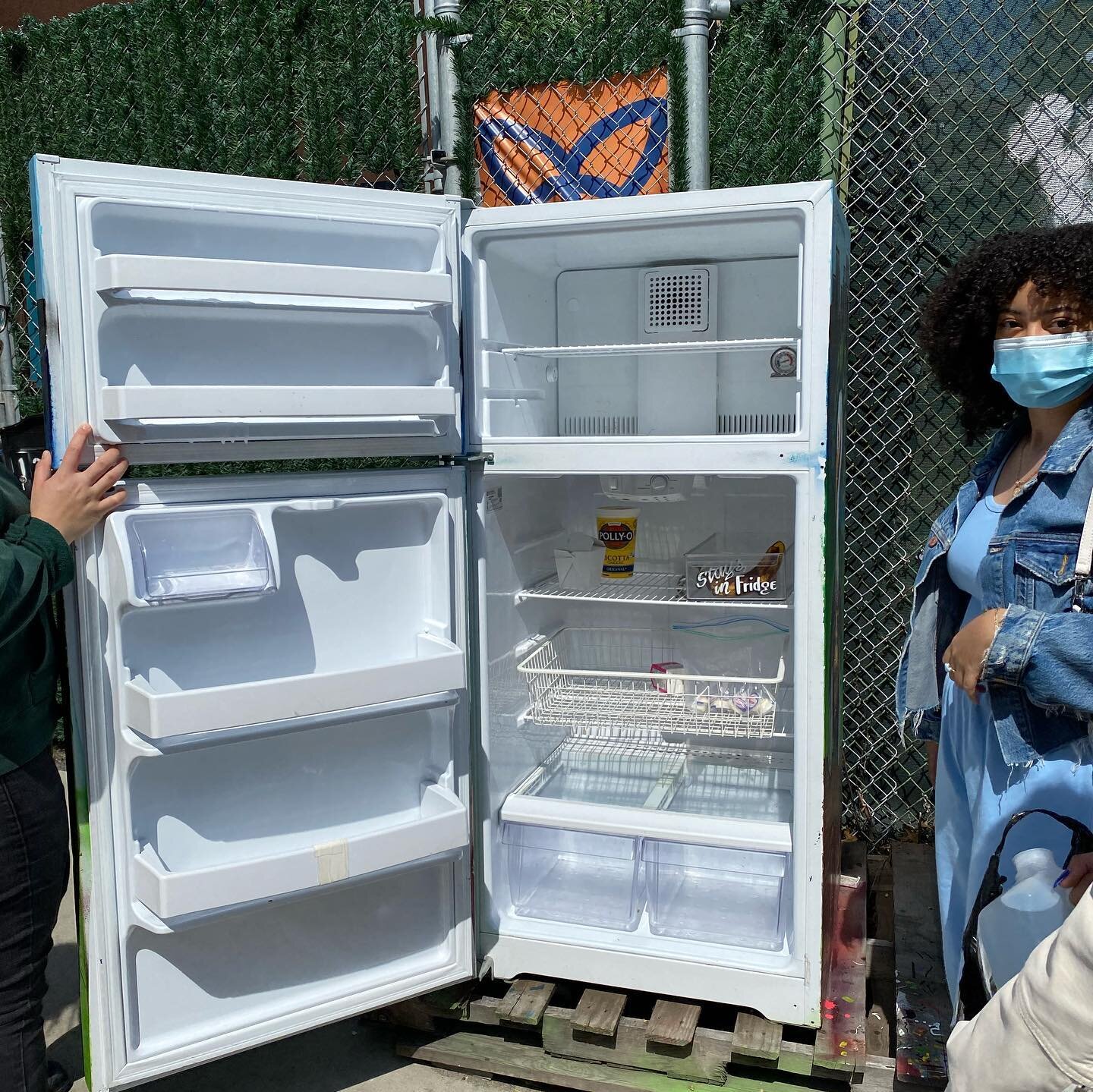 Community Fridge Distributions! Last Saturday, we arrived at this fridge and it was empty!

#community #communityactivist #communitysupport #activism #friendsandfridges