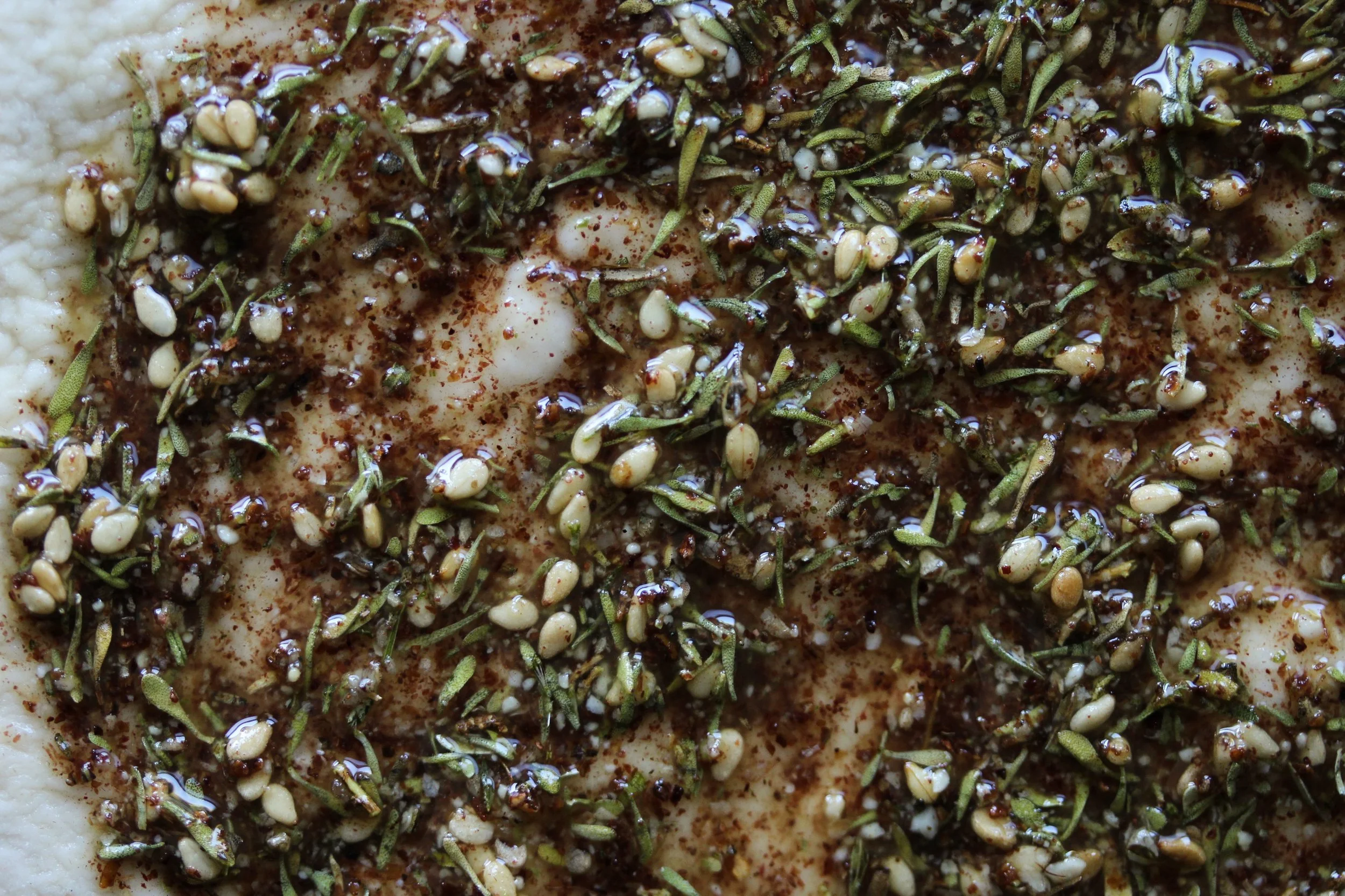 za-atar-flatbread-manakish-za-atar-lakhm-it-za-atar-cardamom-and-tea