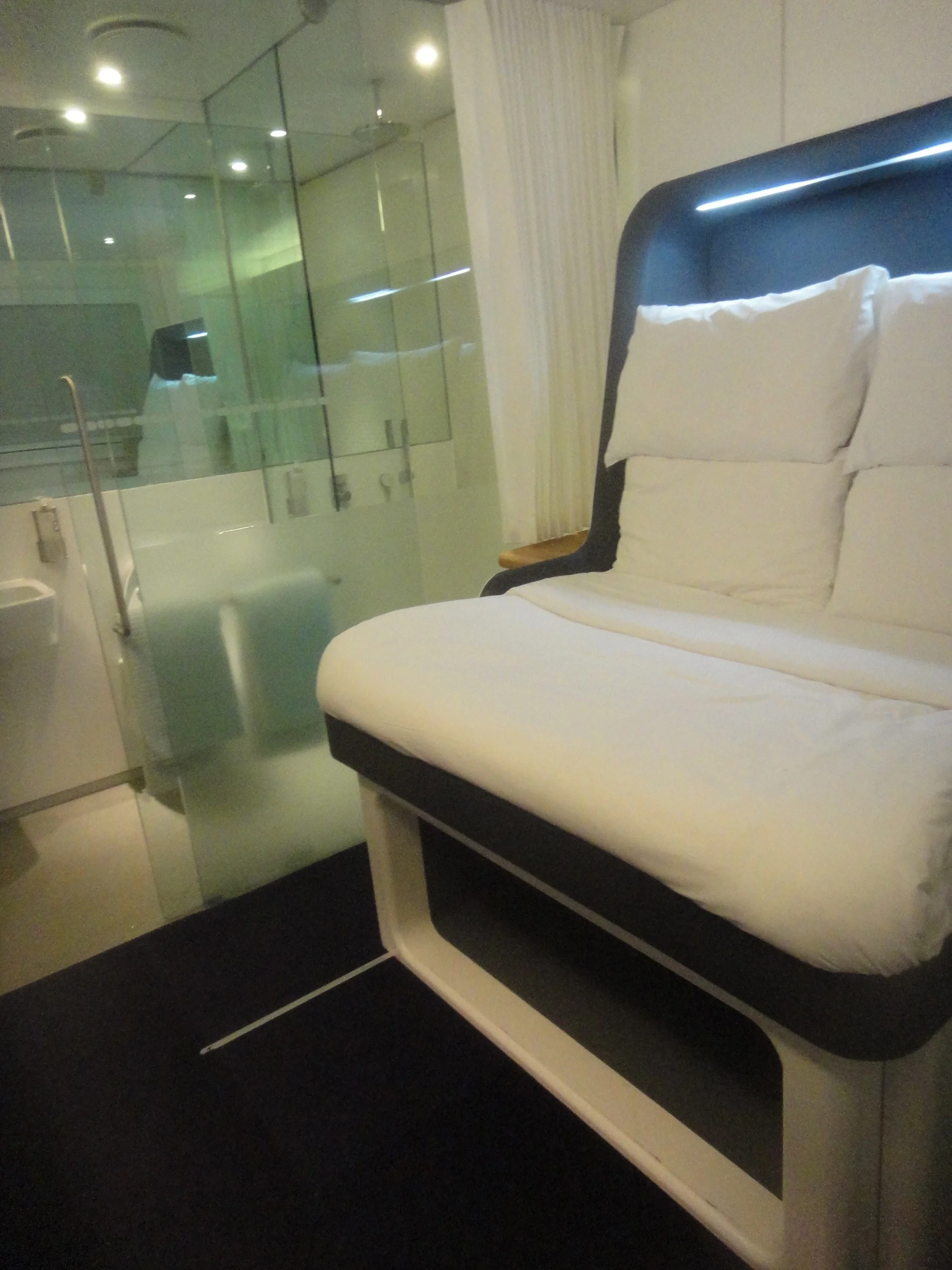 Travel Dudes: Layover London at Yotel