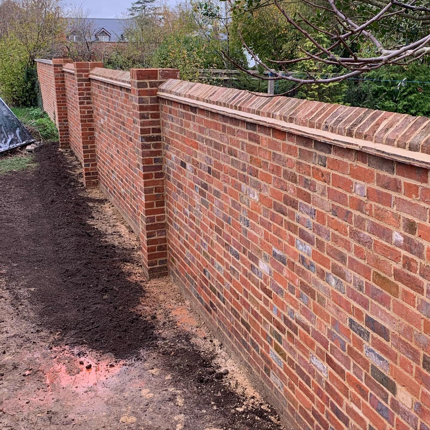 Wrapping things up this week on the Great Wall of #wallingford 🔨 🧱 Big thanks to @dgmaskell @joestarkk @jamescastle_7 for all the efforts&hellip; from the carefully dismantling and organising bricks, laying footings, mixing perfect lime every time 