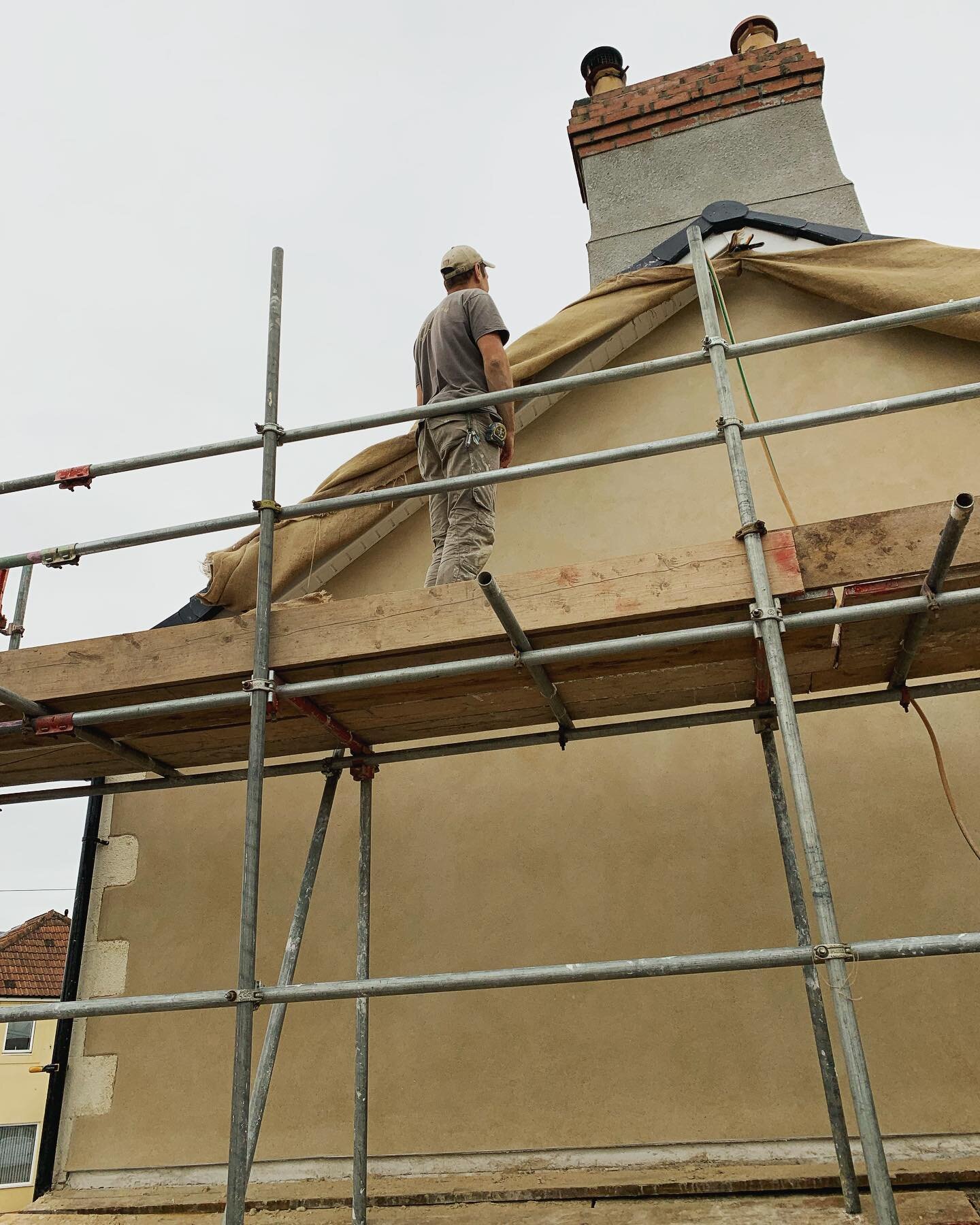 First time using Cornerstone promix render by @cornish_lime yesterday, on the job in Brislington.

Highly rate the product; nice to apply and finish👌 Also it&rsquo;s NHL 2 based, rather than NHL 3.5 like most premixed mortars, so softer and more vap