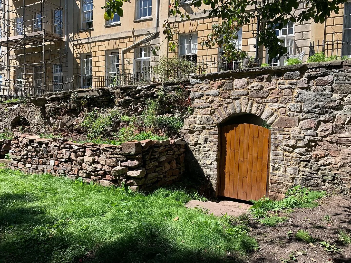 There are loads of projects that we haven&rsquo;t shared on here, so we&rsquo;re going to upload some them over the next few weeks 🤗 

Let&rsquo;s start with this little one in Clifton in 2022. We opened up a blocked up tunnel underneath a listed wa