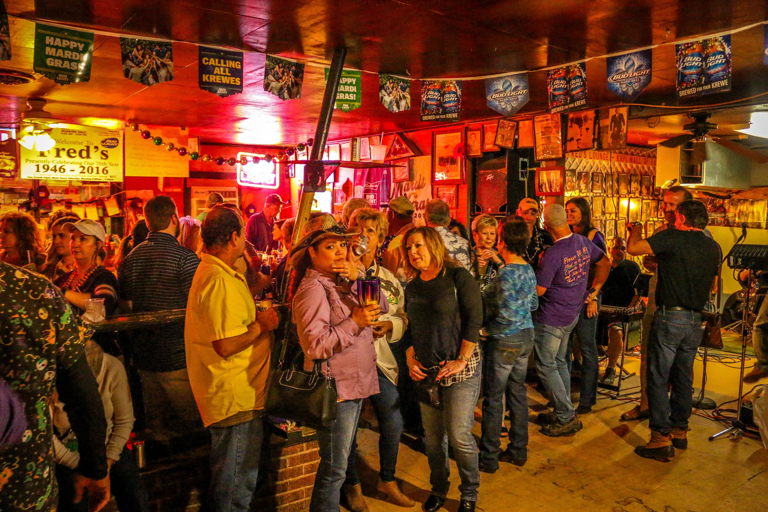 Fred's Lounge - Keeping Cajun Music Alive — Miles 2 Go