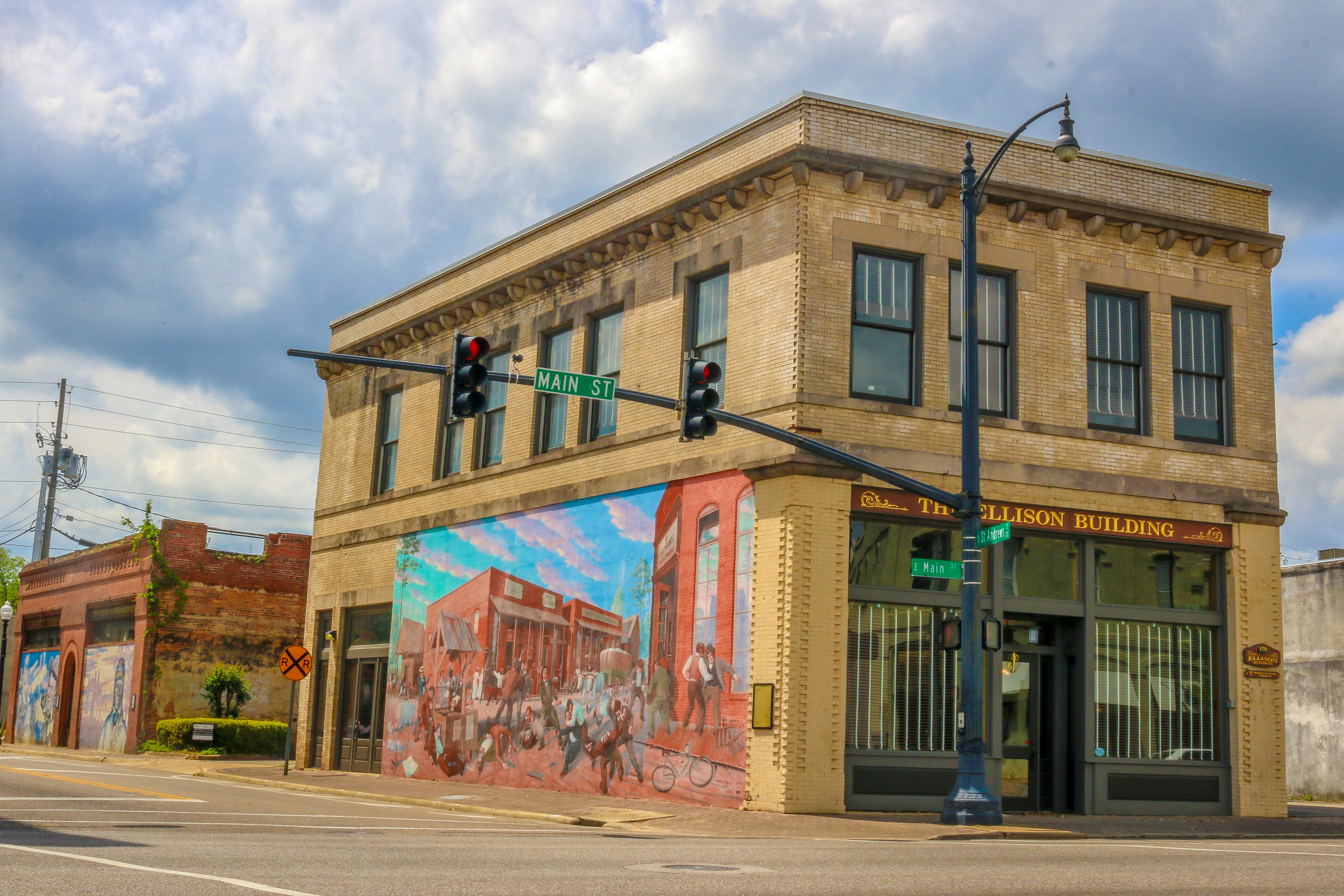 Snapshots Dothan, Alabama Murals and Magic in the Wiregrass — Miles 2 Go