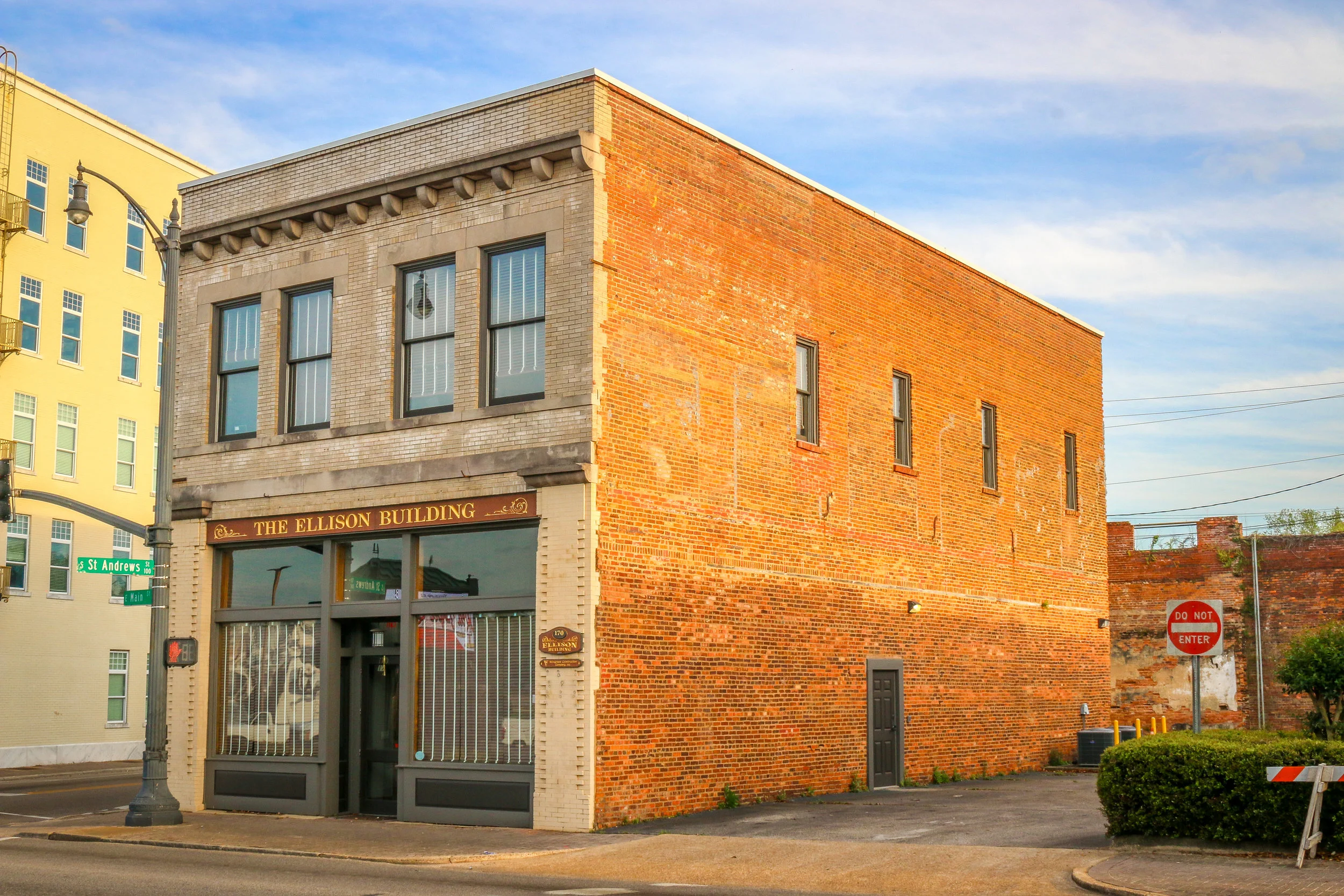 Snapshots Dothan, Alabama Murals and Magic in the Wiregrass — Miles 2 Go