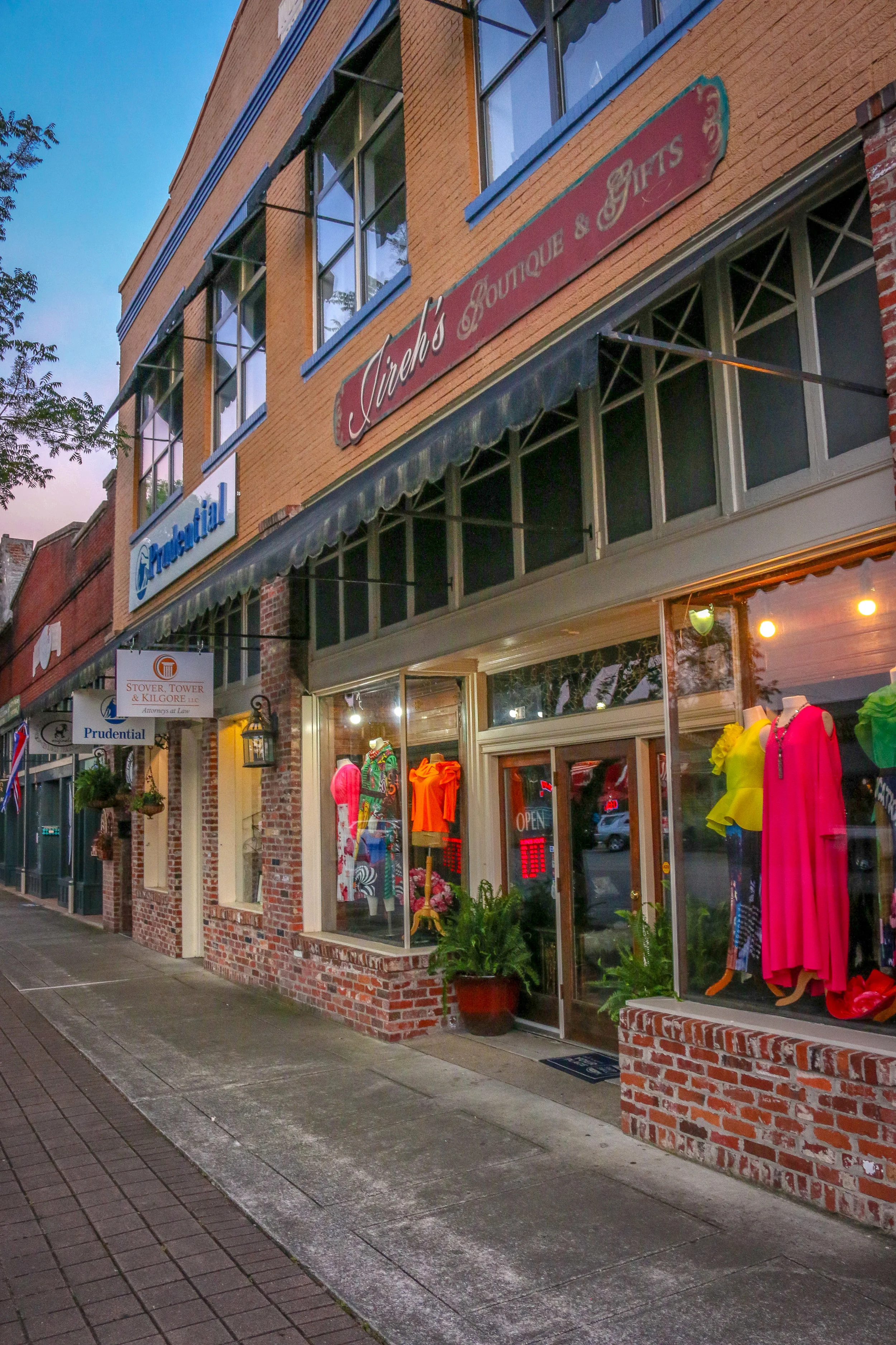 Snapshots Gadsden, Alabama's City of Champions — Miles 2 Go