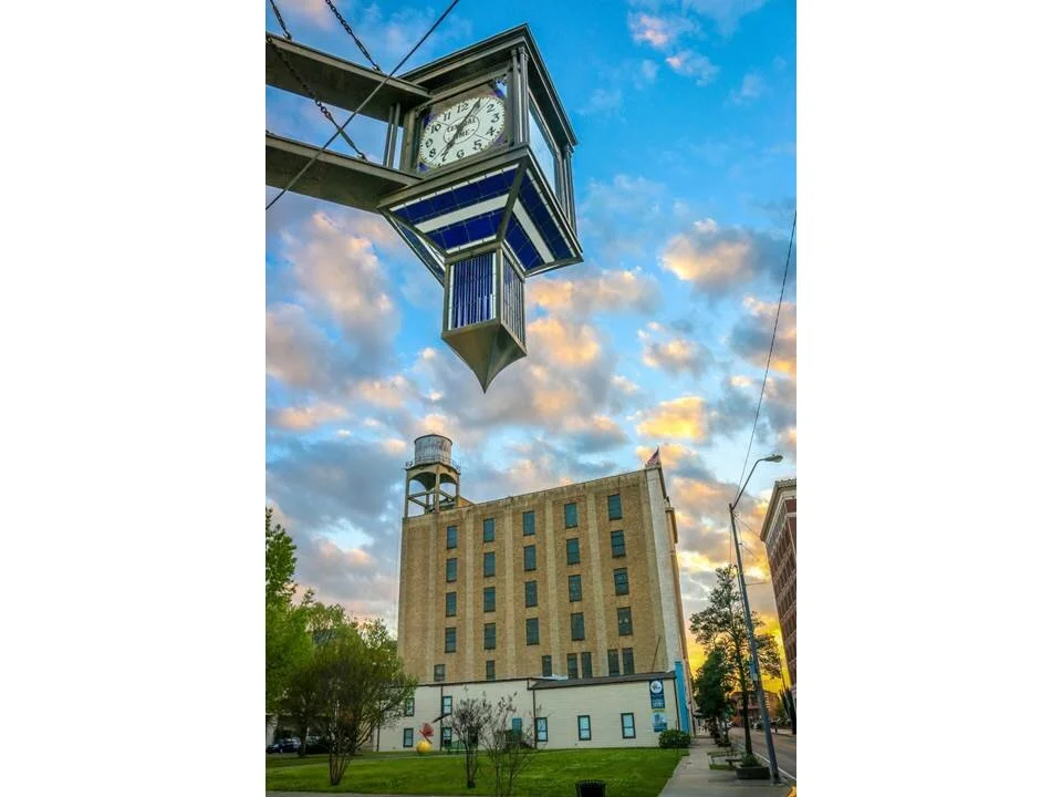 Fine Art Beautiful Downtown Monroe Louisiana — Miles 2 Go