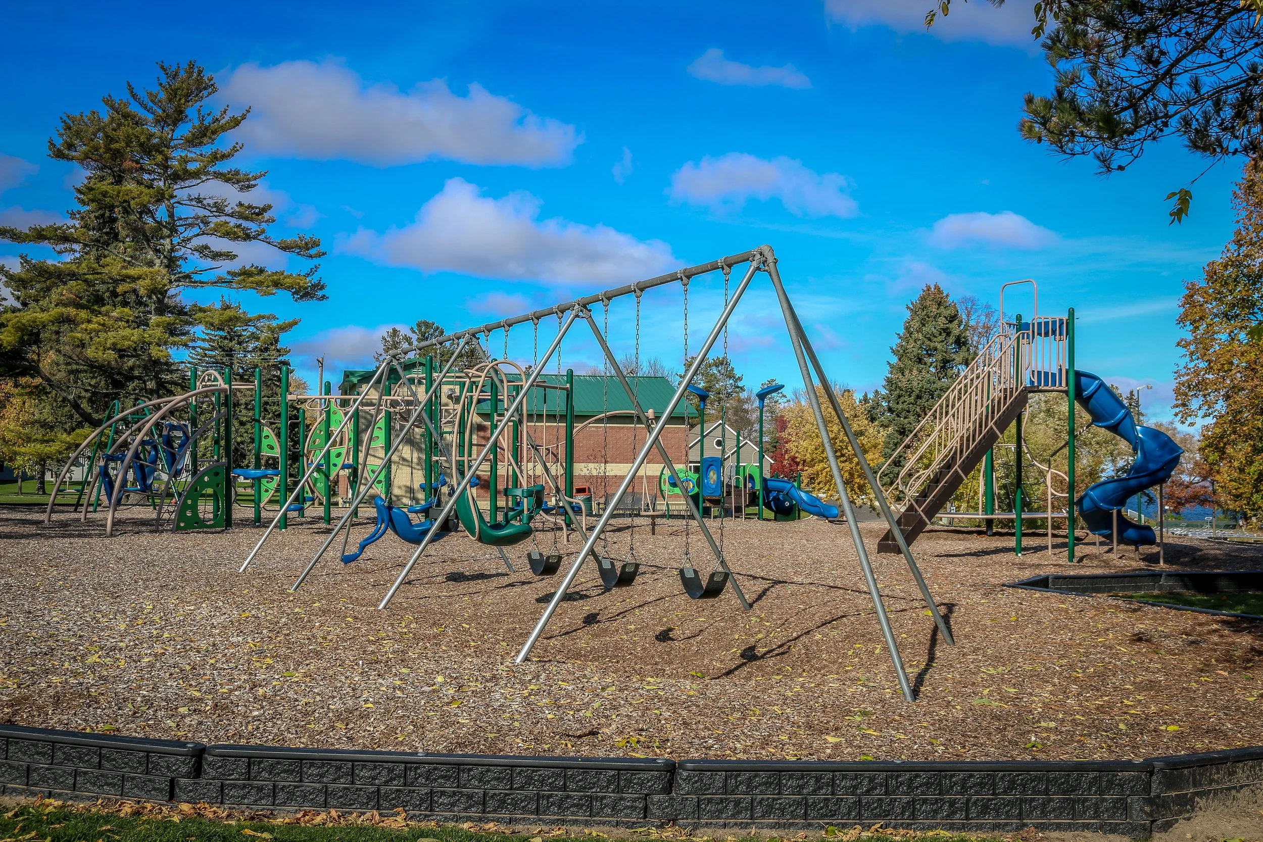Snapshots: Walker, Minnesota - On the Shores of Leech Lake — Miles 2 Go