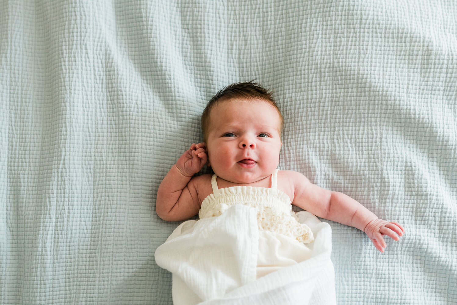 mom-holding-baby-ceciliasmithphotography-fortdrumphotographer-6.jpg
