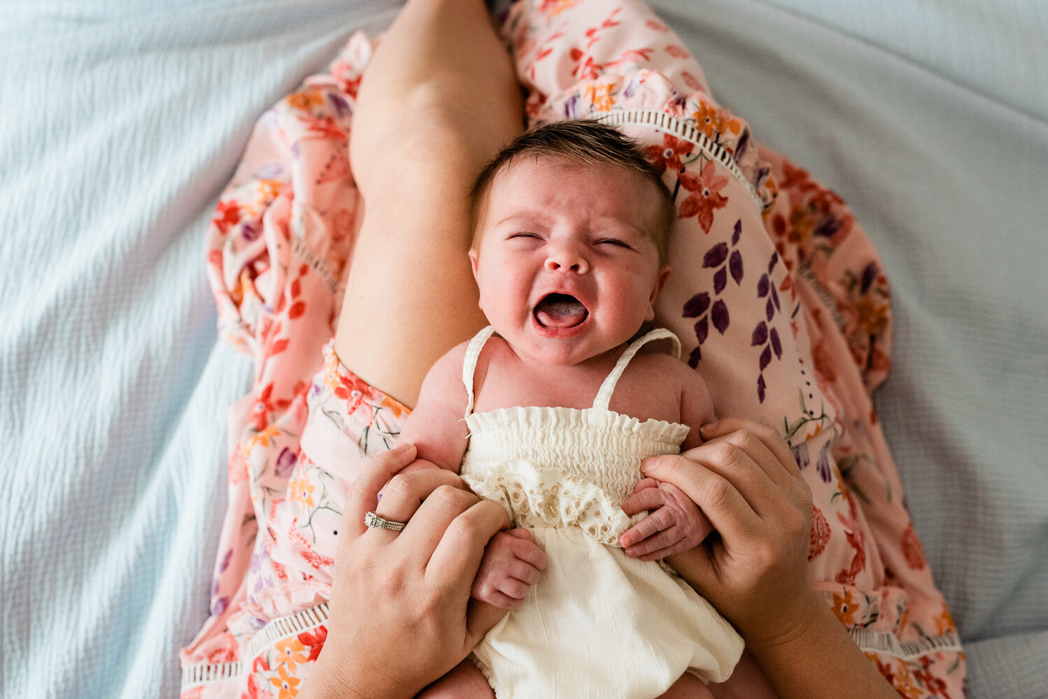 mom-holding-baby-ceciliasmithphotography-fortdrumphotographer.jpg