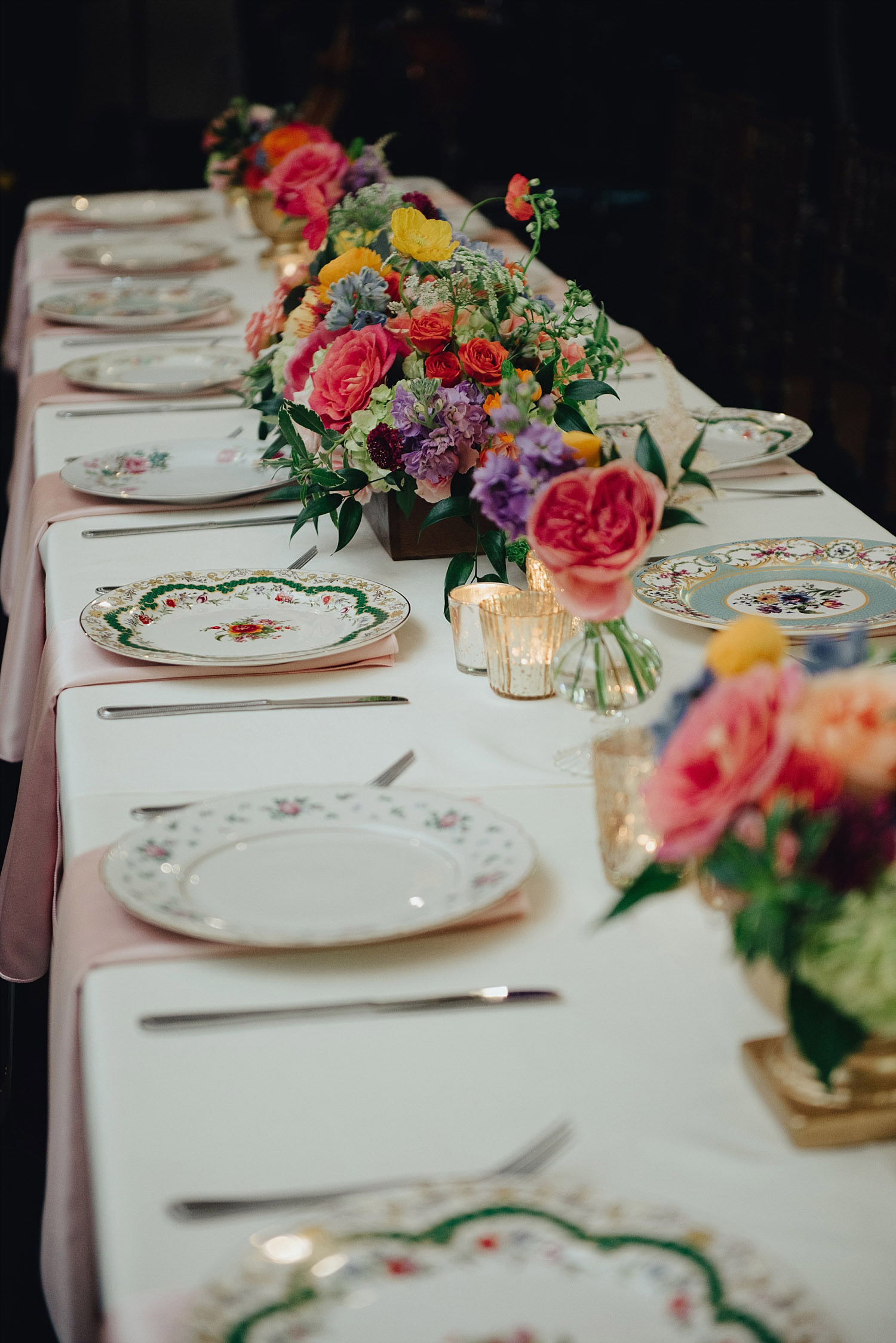 The Orchard Azle wedding head table with vintage plates