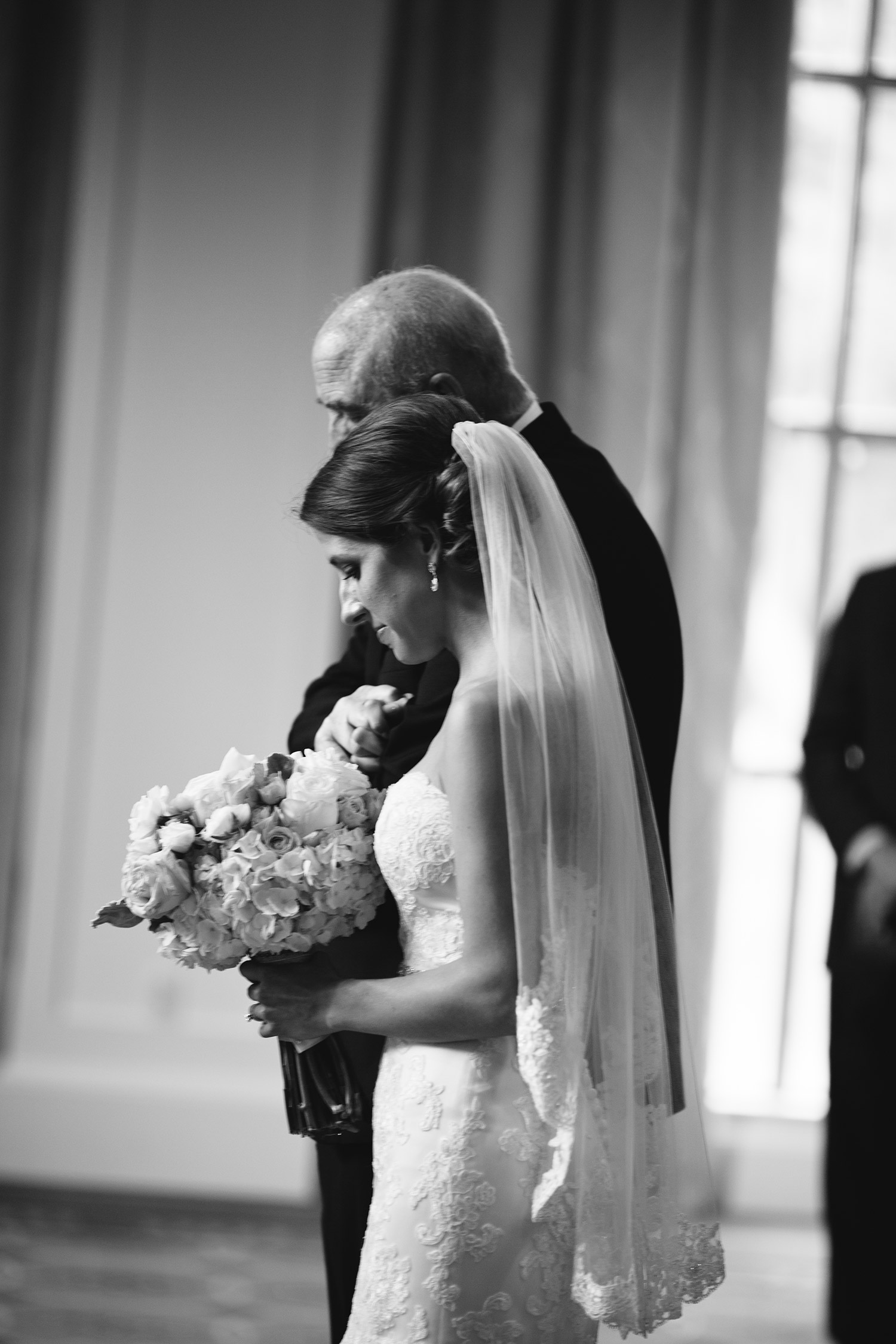 River Crest Country Club bride walking down the altar with her father