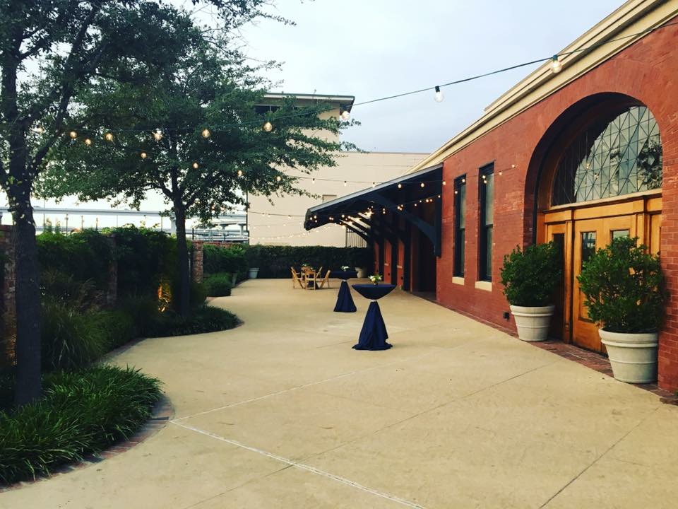 Ashton Depot exterior courtyard cocktail hour in Fort Worth TX