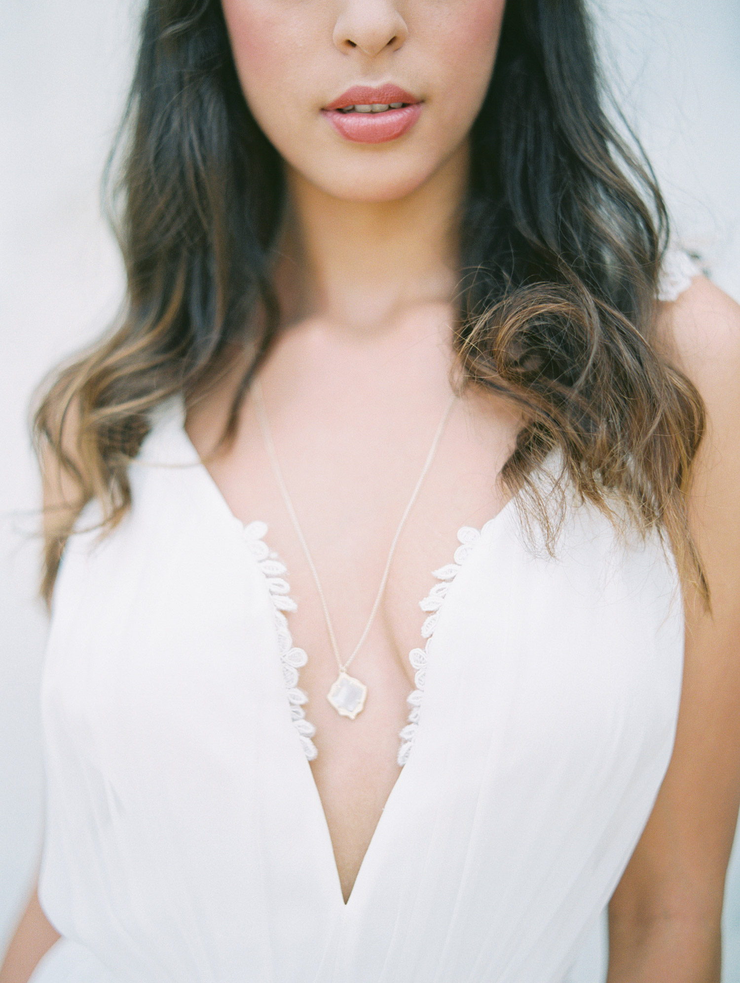 Bride wear a kendra scott necklace