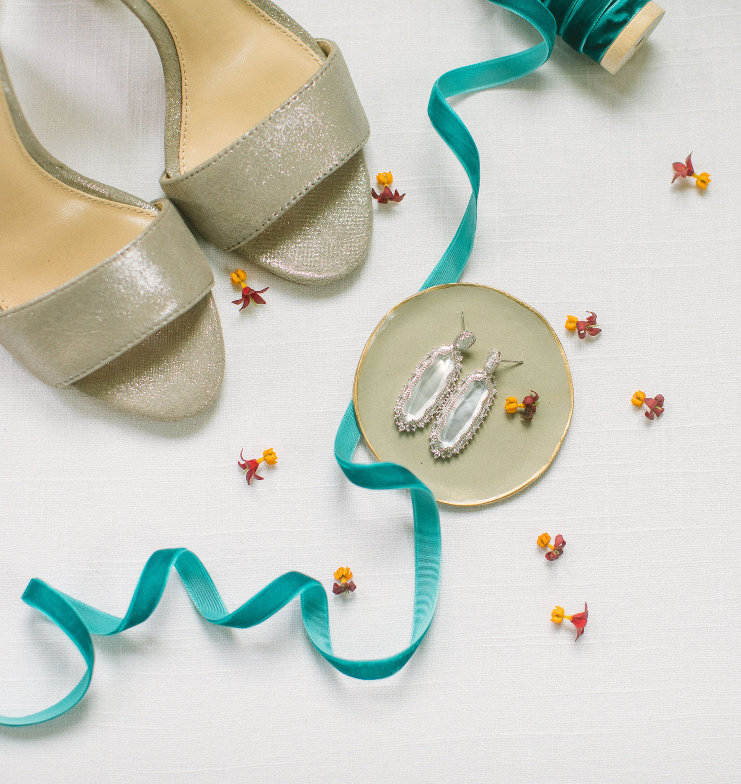 tan wedding shoes and kendra scott wedding earings