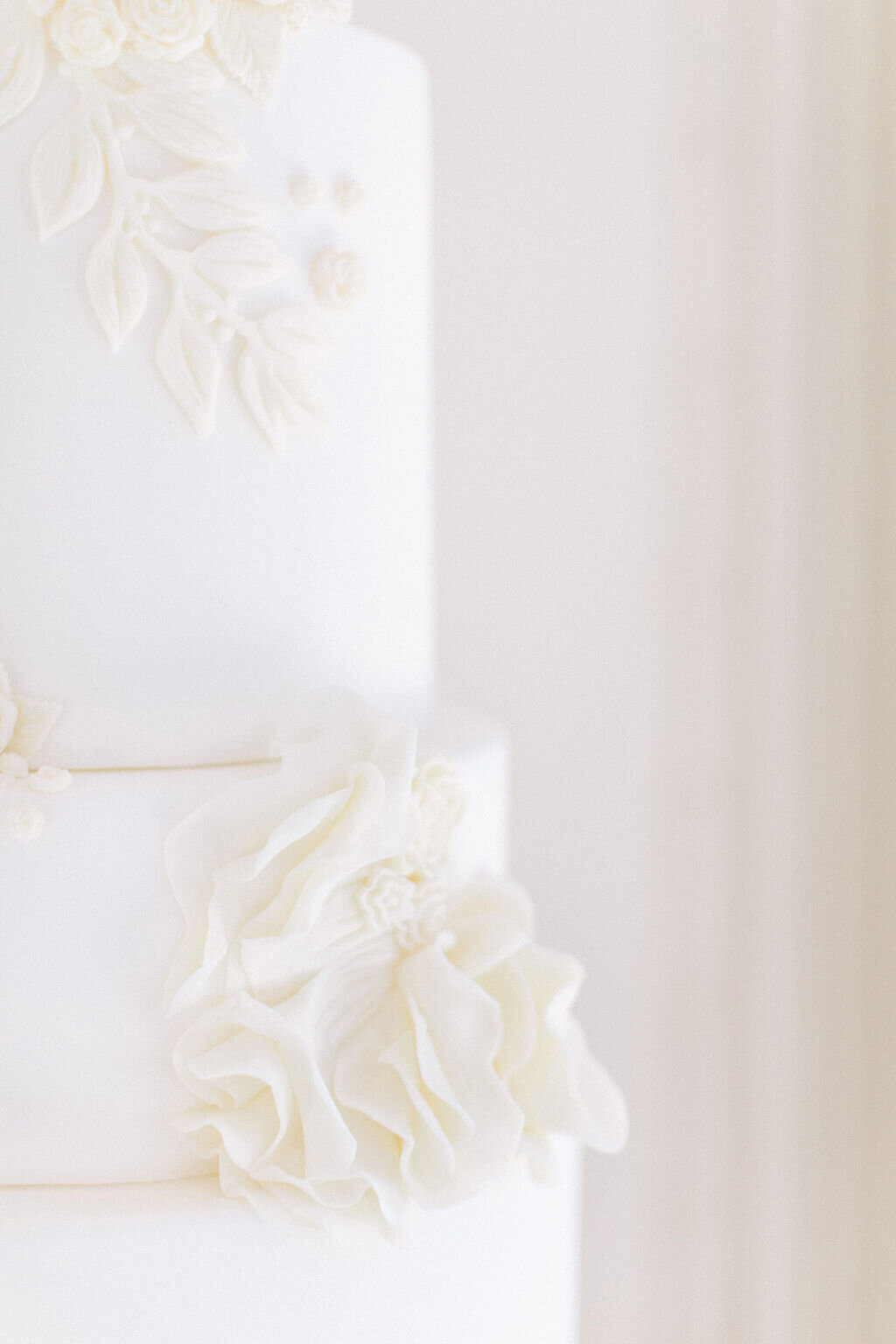 Plaster flowers on a wedding cake