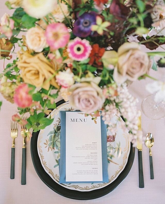 When new images as colorful as these hit your inbox you have to share right away!!⁠
⁠
Photographer: @katepeasephotography⁠
Venue: @themasondallas⁠
Flowers: @wedfullyyours⁠
Paper: @brownfoxcreative ⁠
Linens: @bbjlinen ⁠
China: @poshcouturerentals⁠
Cak